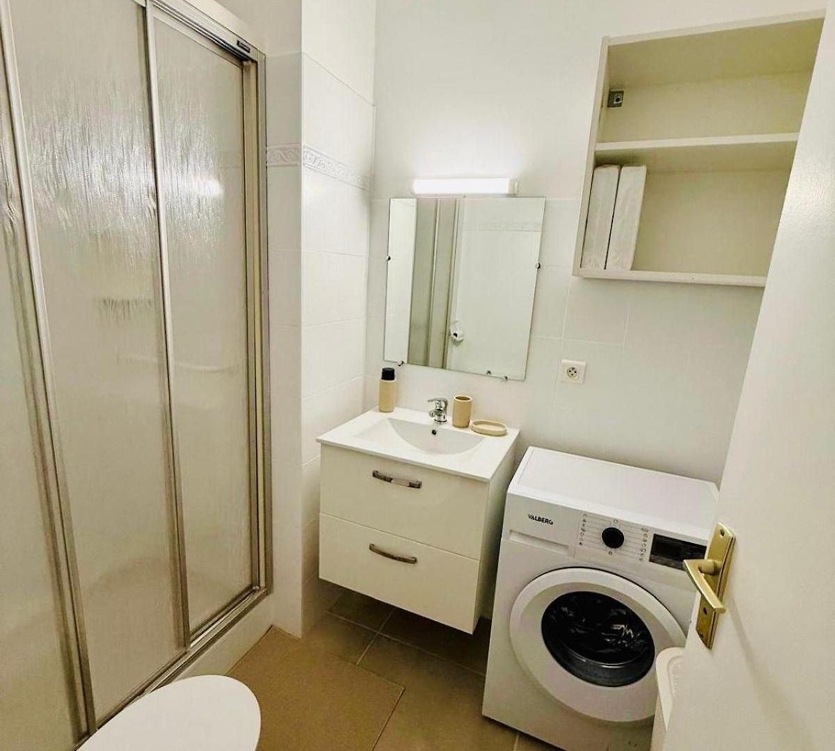 And Sun Two Minutes Away Apartment Nice