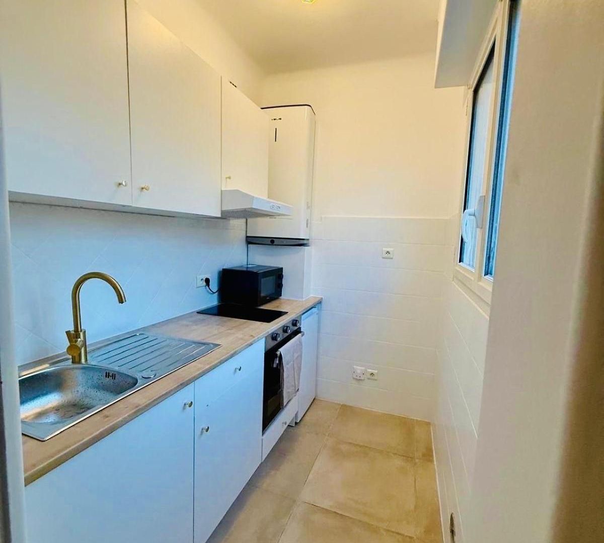 And Sun Two Minutes Away Apartment *