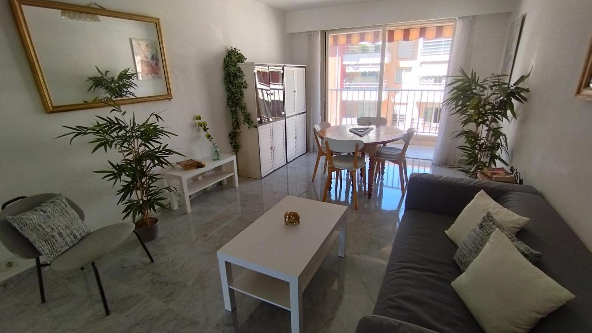 Beautiful 2 Bedroom Port - 5 Min To Beaches Apartment