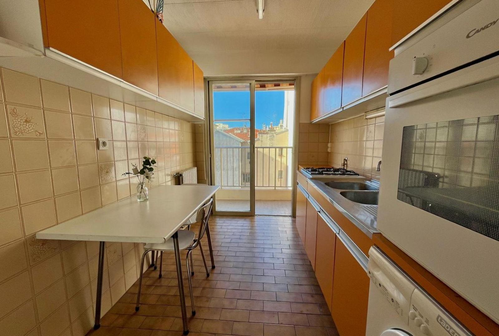 Beautiful 2 Bedroom Port - 5 Min To Beaches Apartment *
