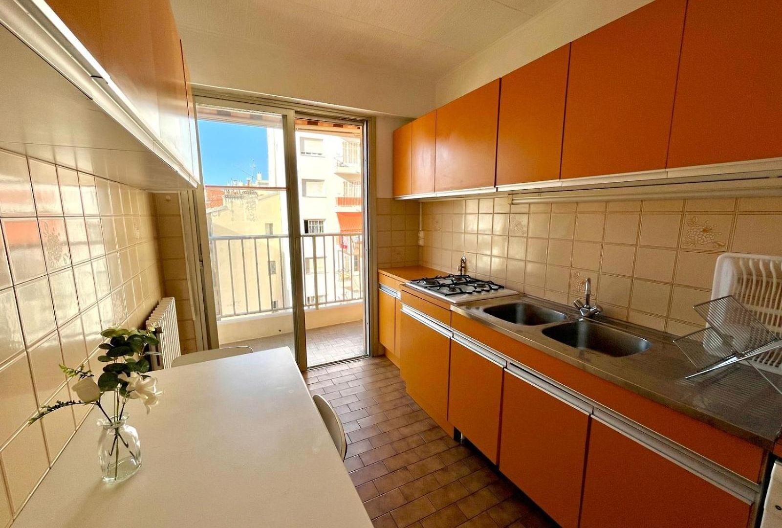 Beautiful 2 Bedroom Port - 5 Min To Beaches Apartment *