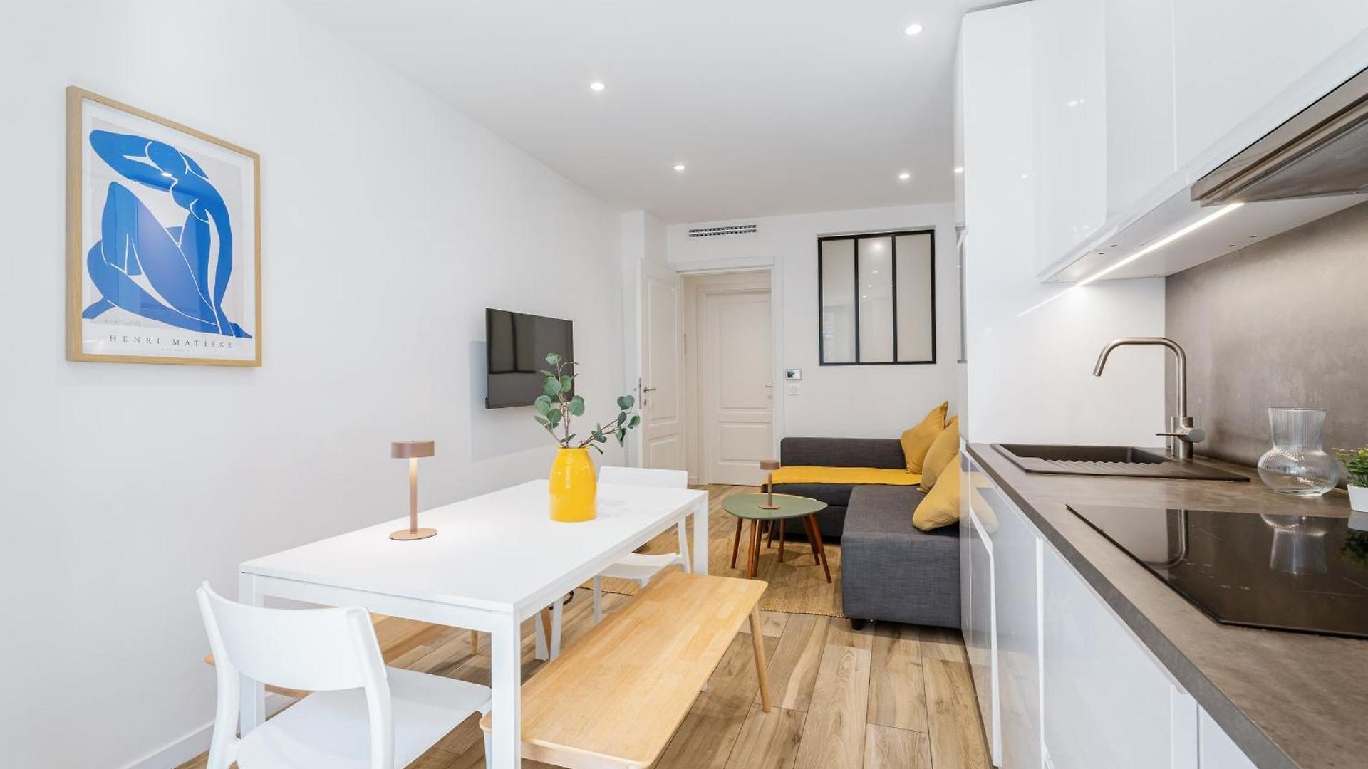 Renting - Republique - Garibaldi Chic 3 Bedrooms 3 Bathrooms Balcony Aircon * Nice