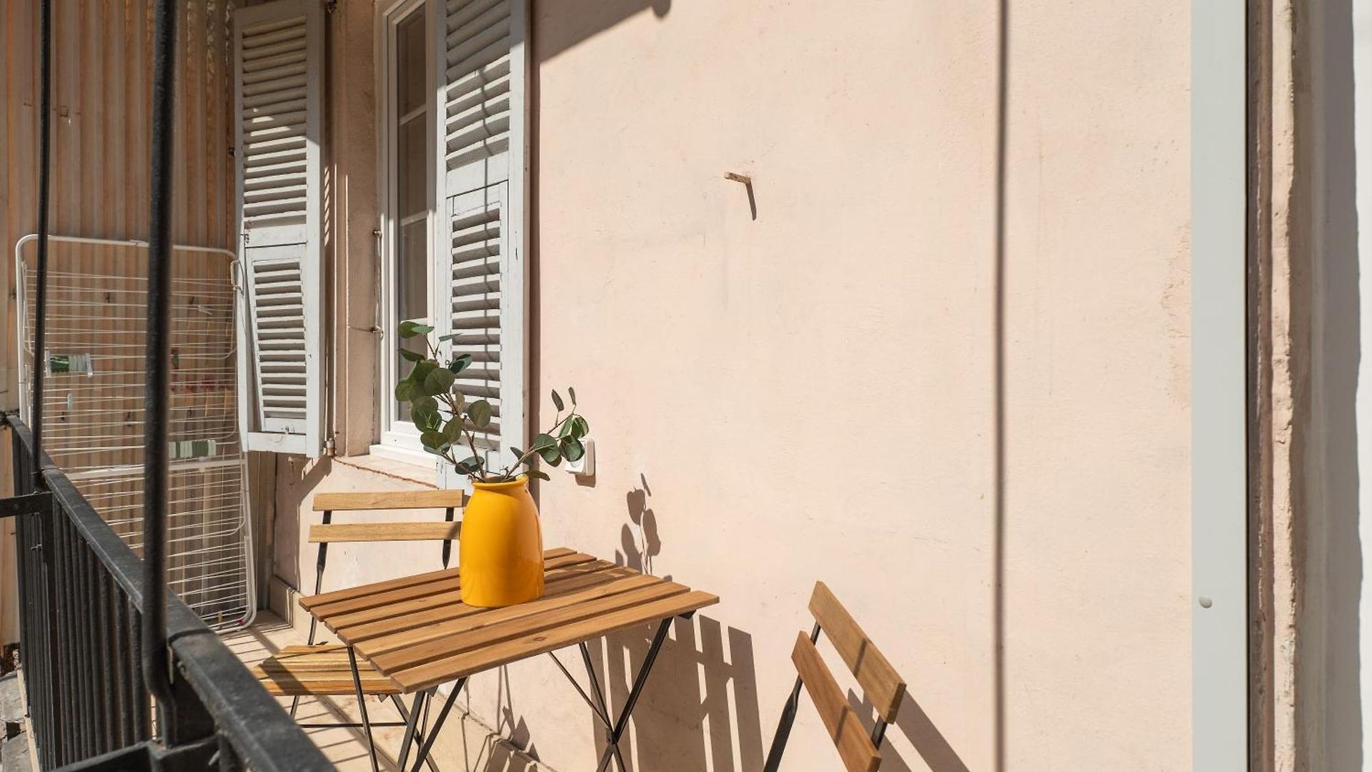 Renting - Republique - Garibaldi Chic 3 Bedrooms 3 Bathrooms Balcony Aircon