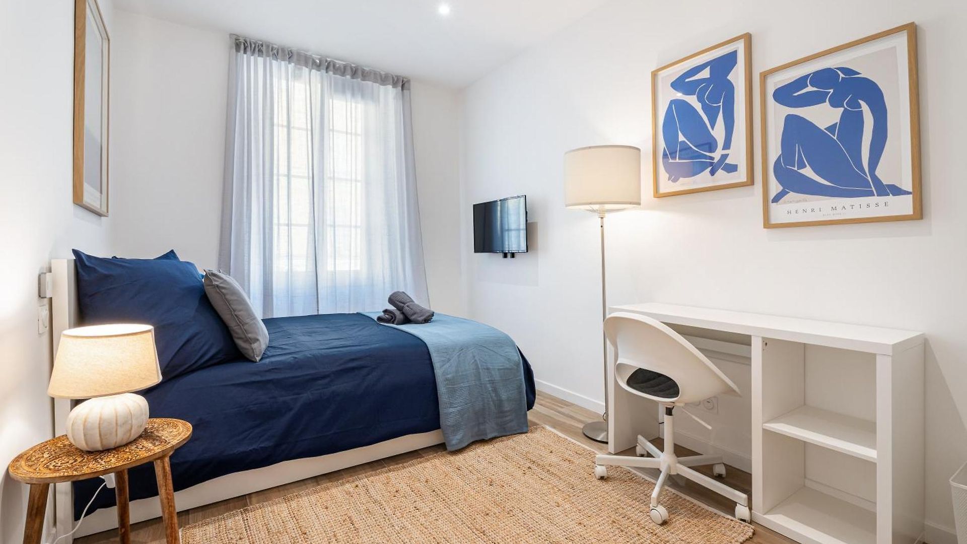 Apartment Renting - Republique - Garibaldi Chic 3 Bedrooms 3 Bathrooms Balcony Aircon