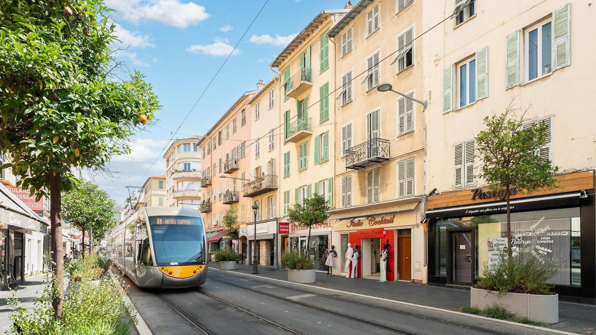 Renting - Republique - Garibaldi Chic 3 Bedrooms 3 Bathrooms Balcony Aircon Apartment Nice