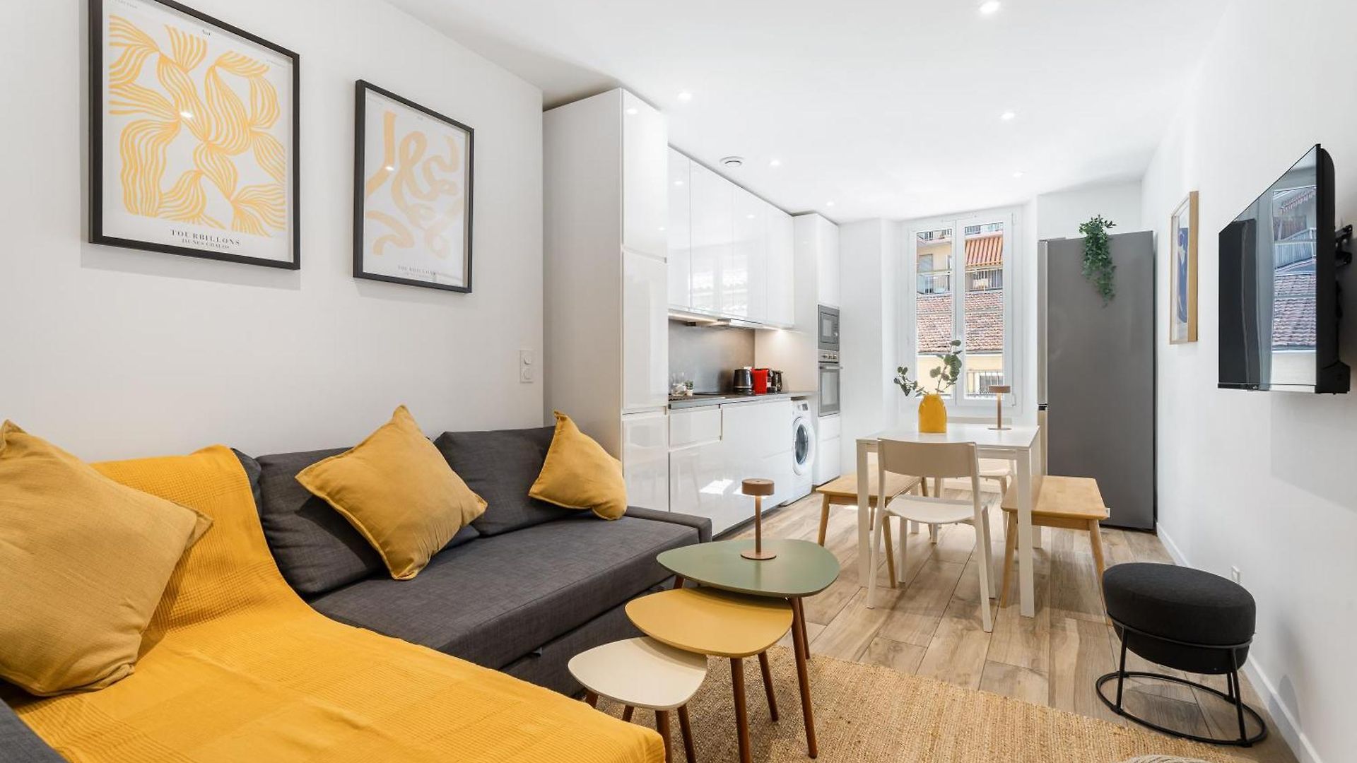 Apartment Renting - Republique - Garibaldi Chic 3 Bedrooms 3 Bathrooms Balcony Aircon Nice
