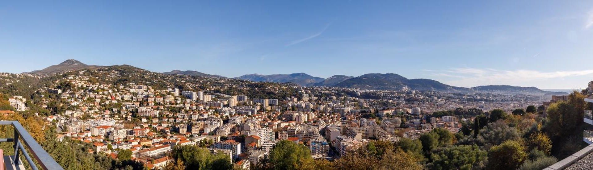 Apartment Hill A Terrasse 130m2, Vue Panoramique, Piscine, Parking Prive, Climatisation, Wifi Nice