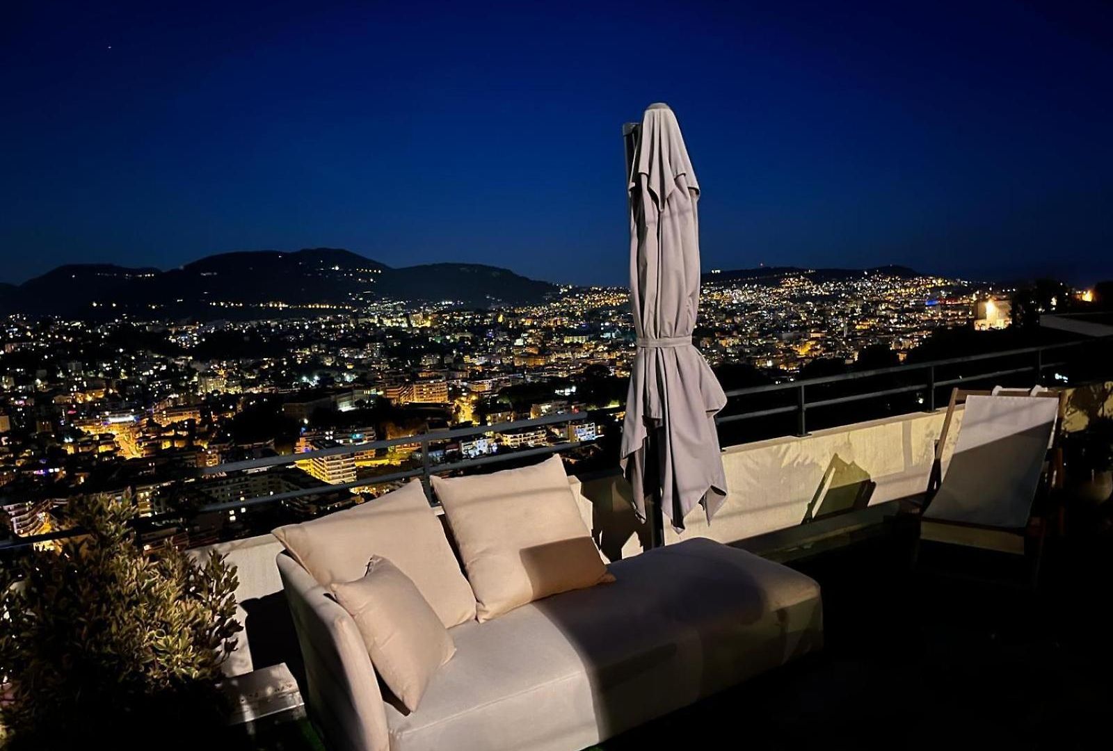 Hill A Terrasse 130m2, Vue Panoramique, Piscine, Parking Prive, Climatisation, Wifi Nice