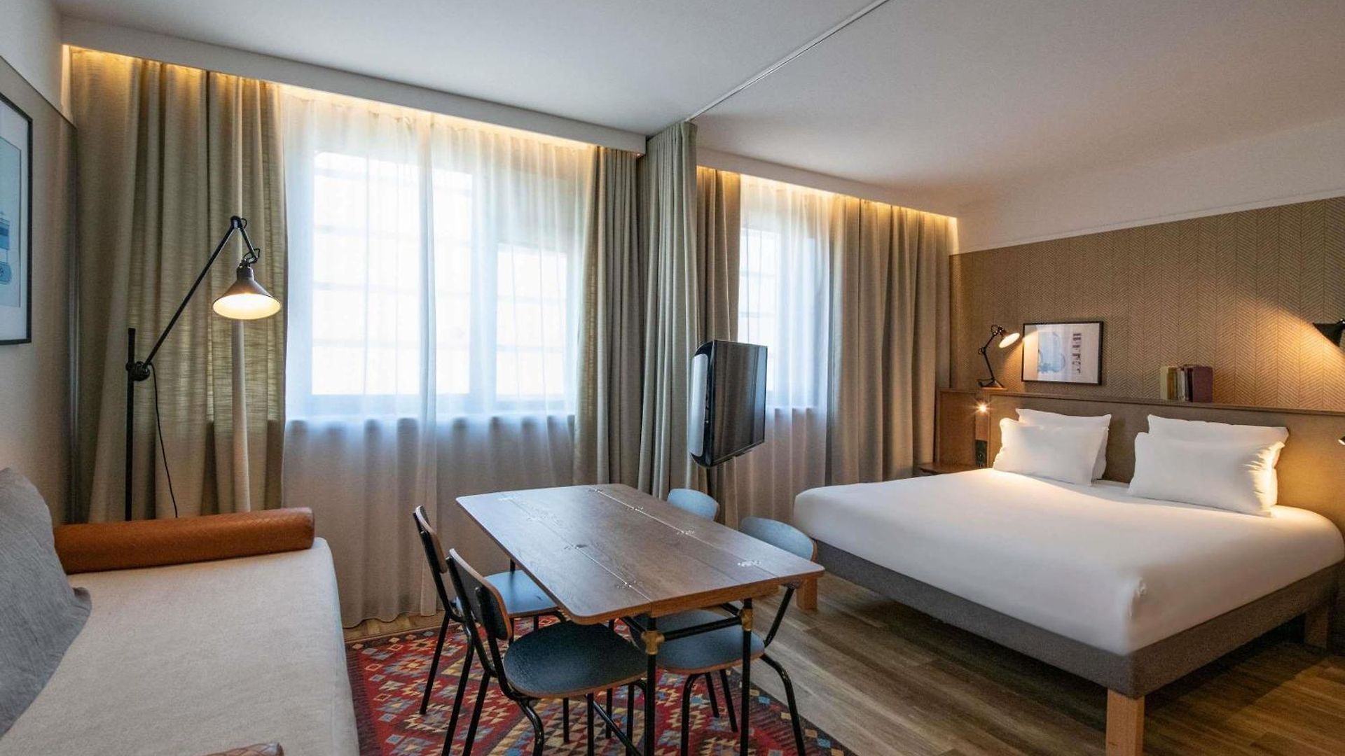 Novotel Airport