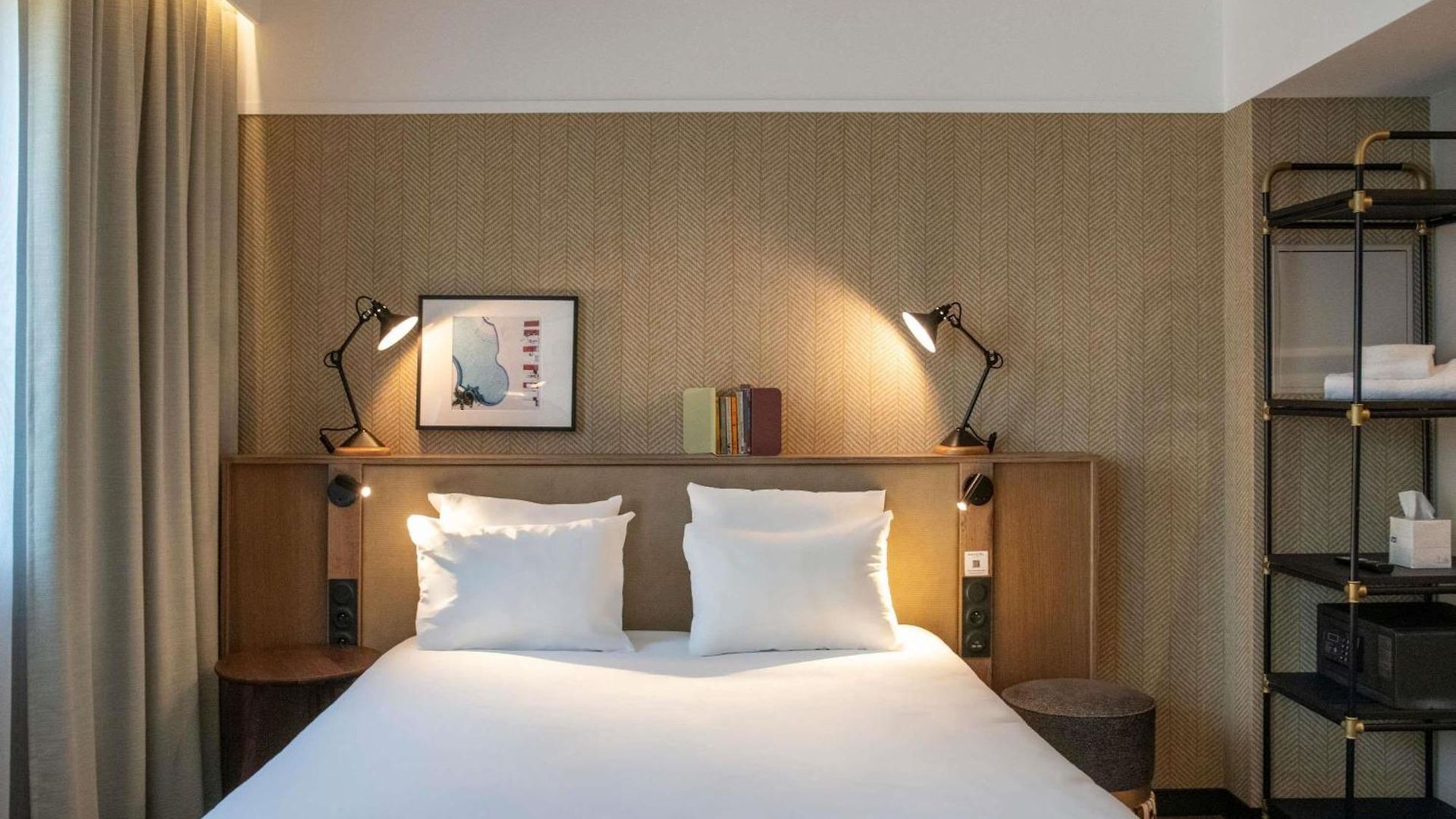 Novotel Airport 4*