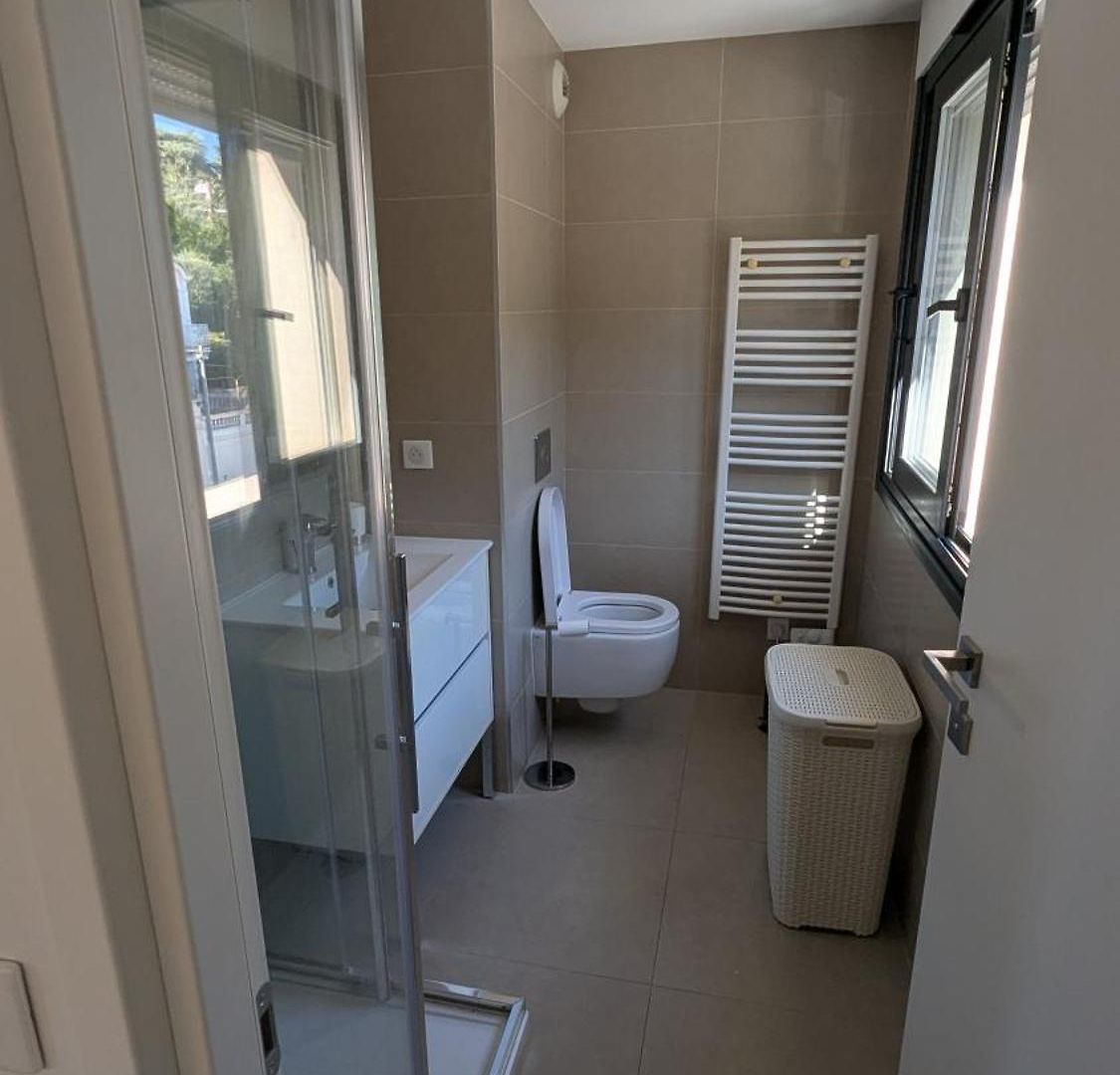 Les Volets Bleus Apartment *