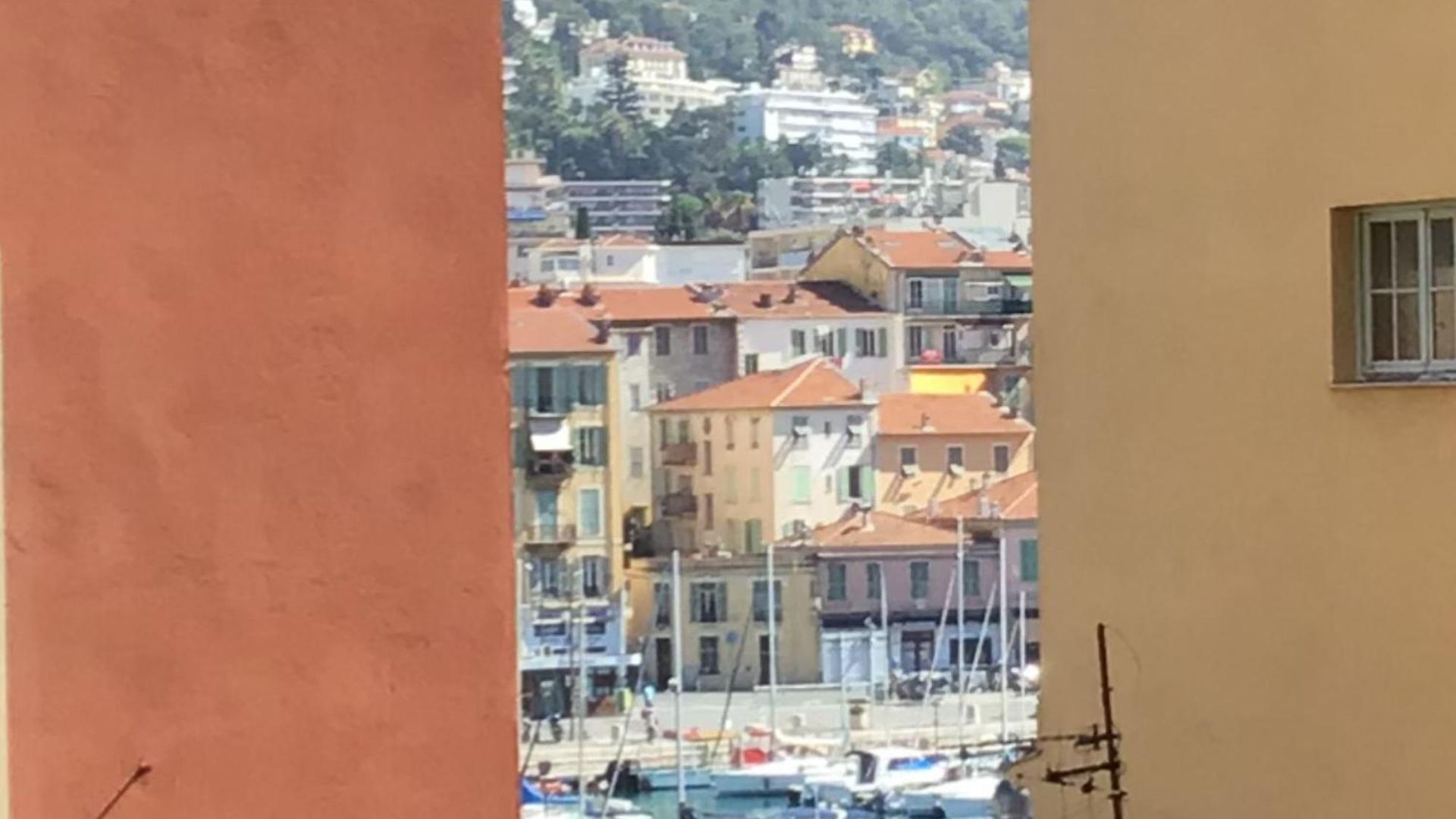 Séjour chez l'habitant Port Quartier Antiquaire *