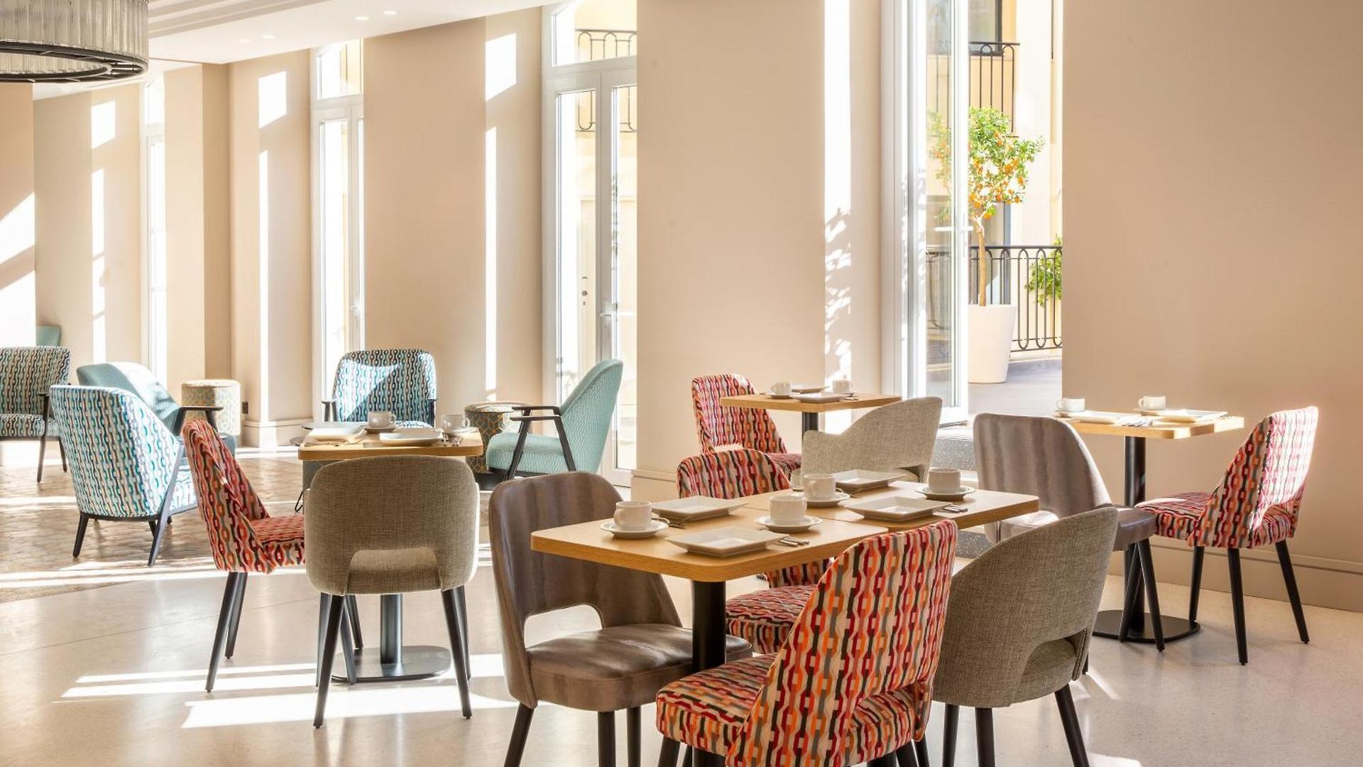 Hotel Apollinaire
