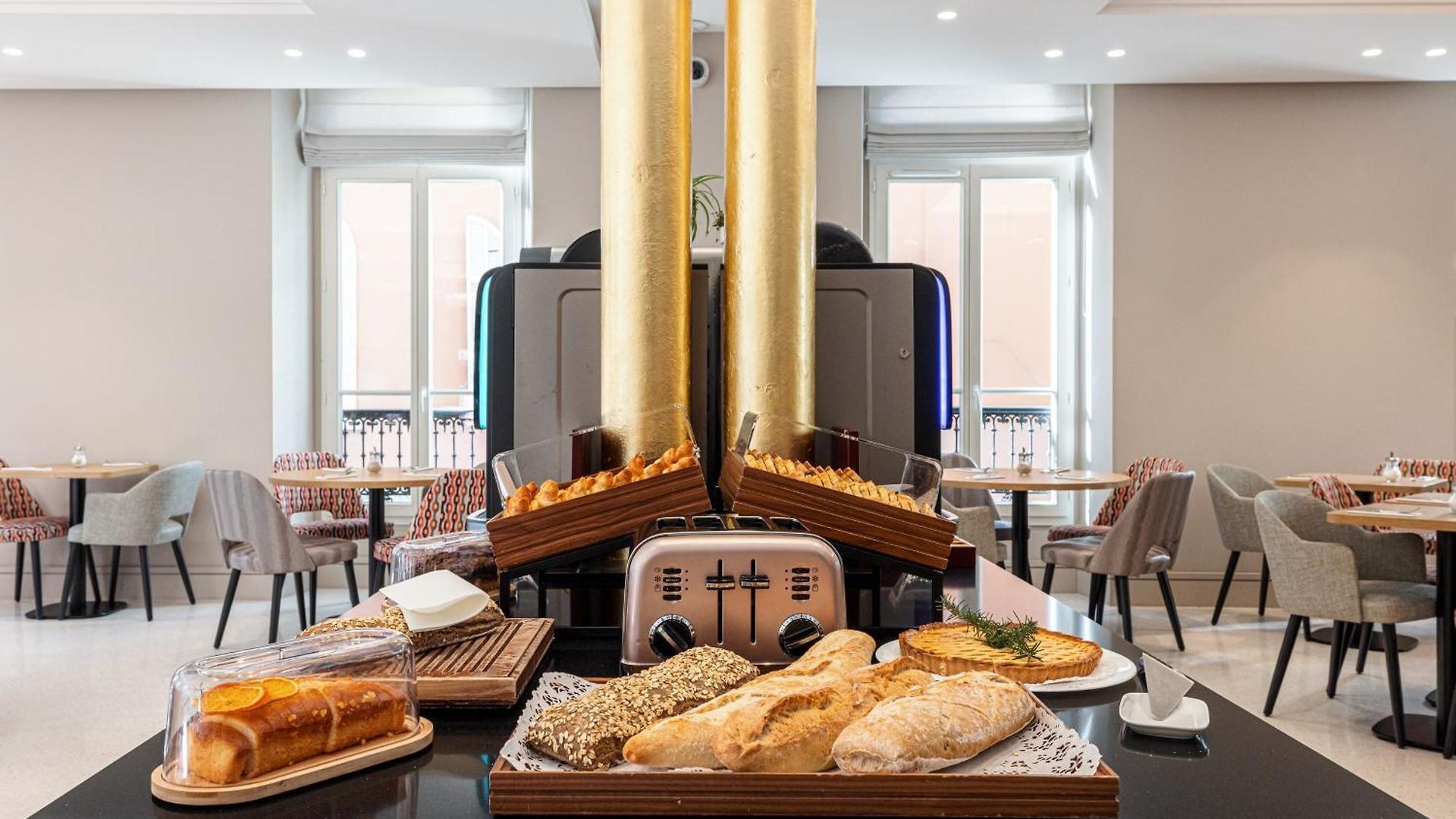 Hotel Apollinaire