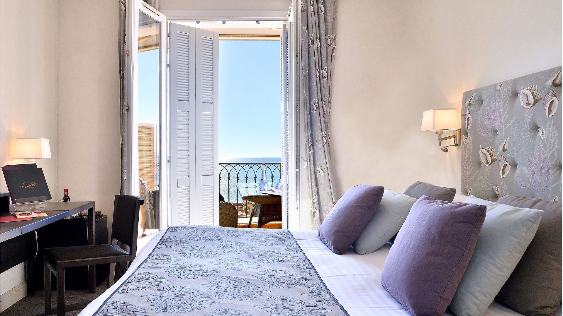 Hotel La Pérouse Baie Des Anges 4*