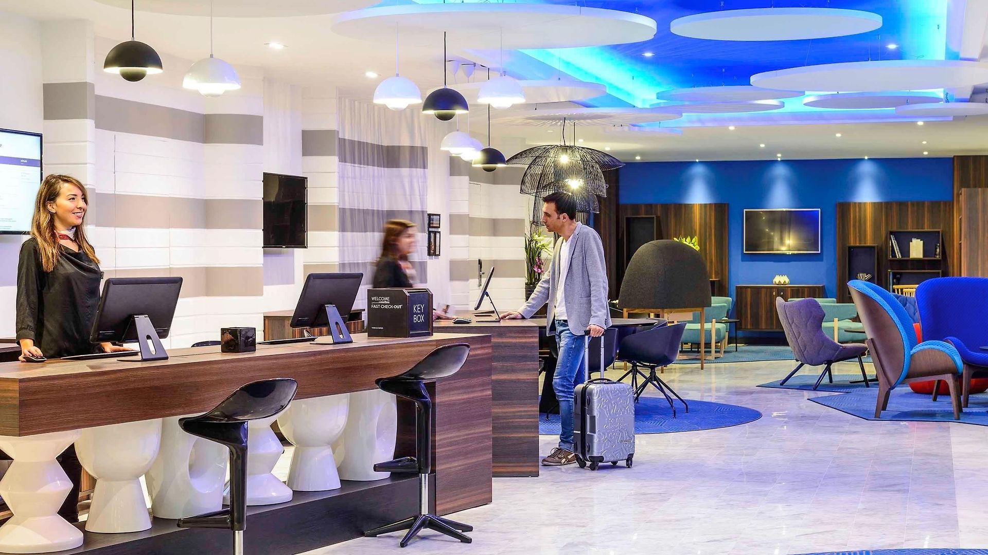 Mercure Centre Notre Dame Hotel 4*