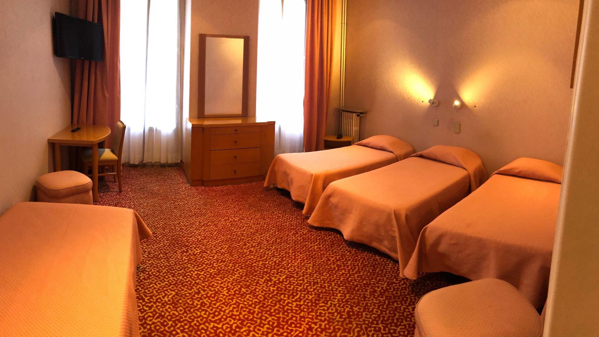Busby Hotel 3*