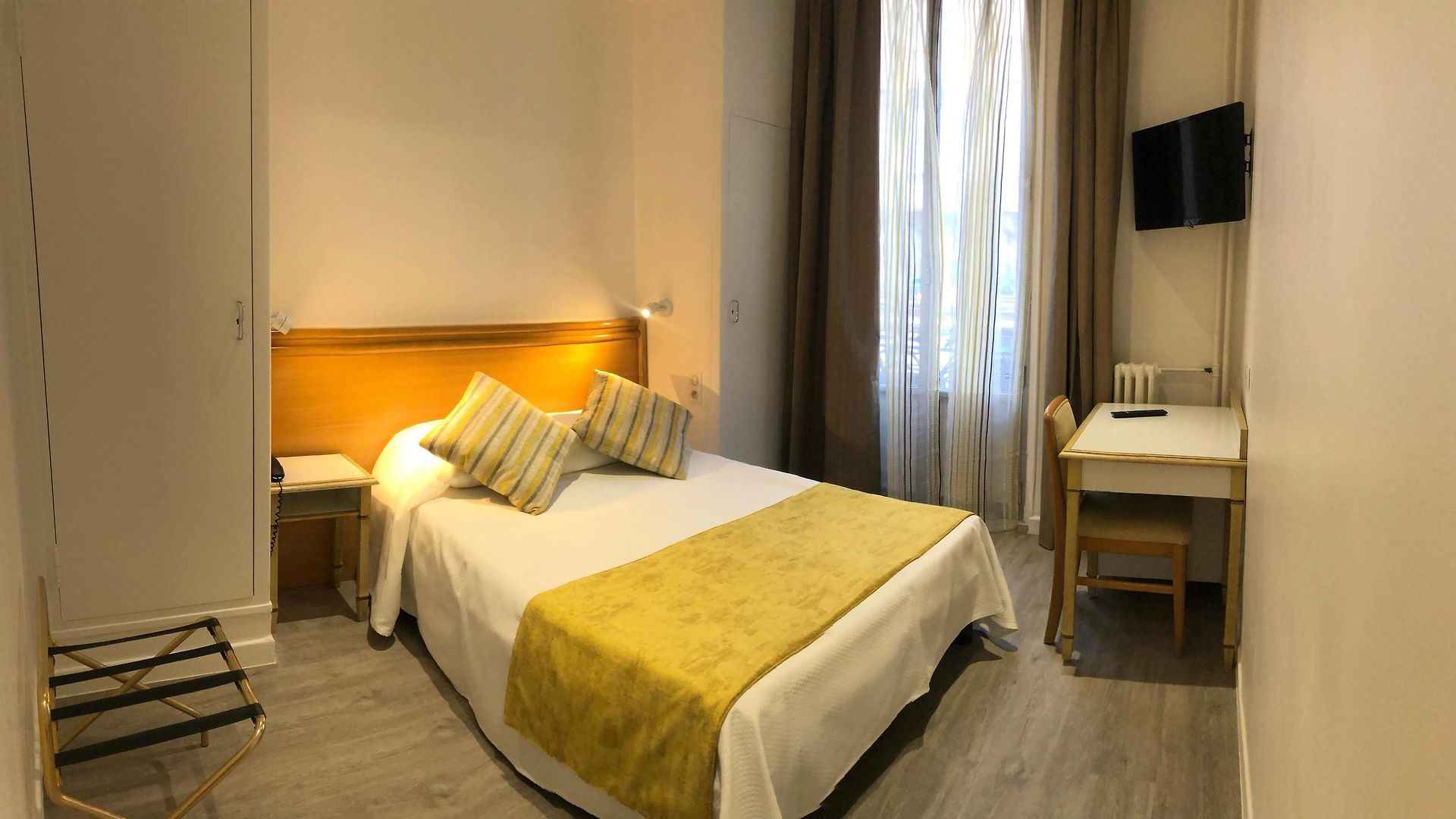 Hotel Busby