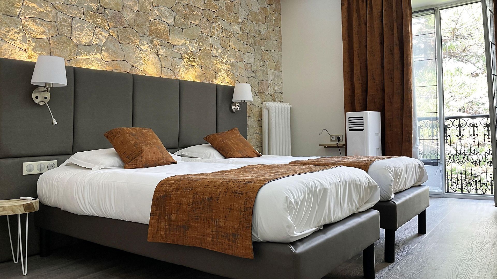 Busby Hotel