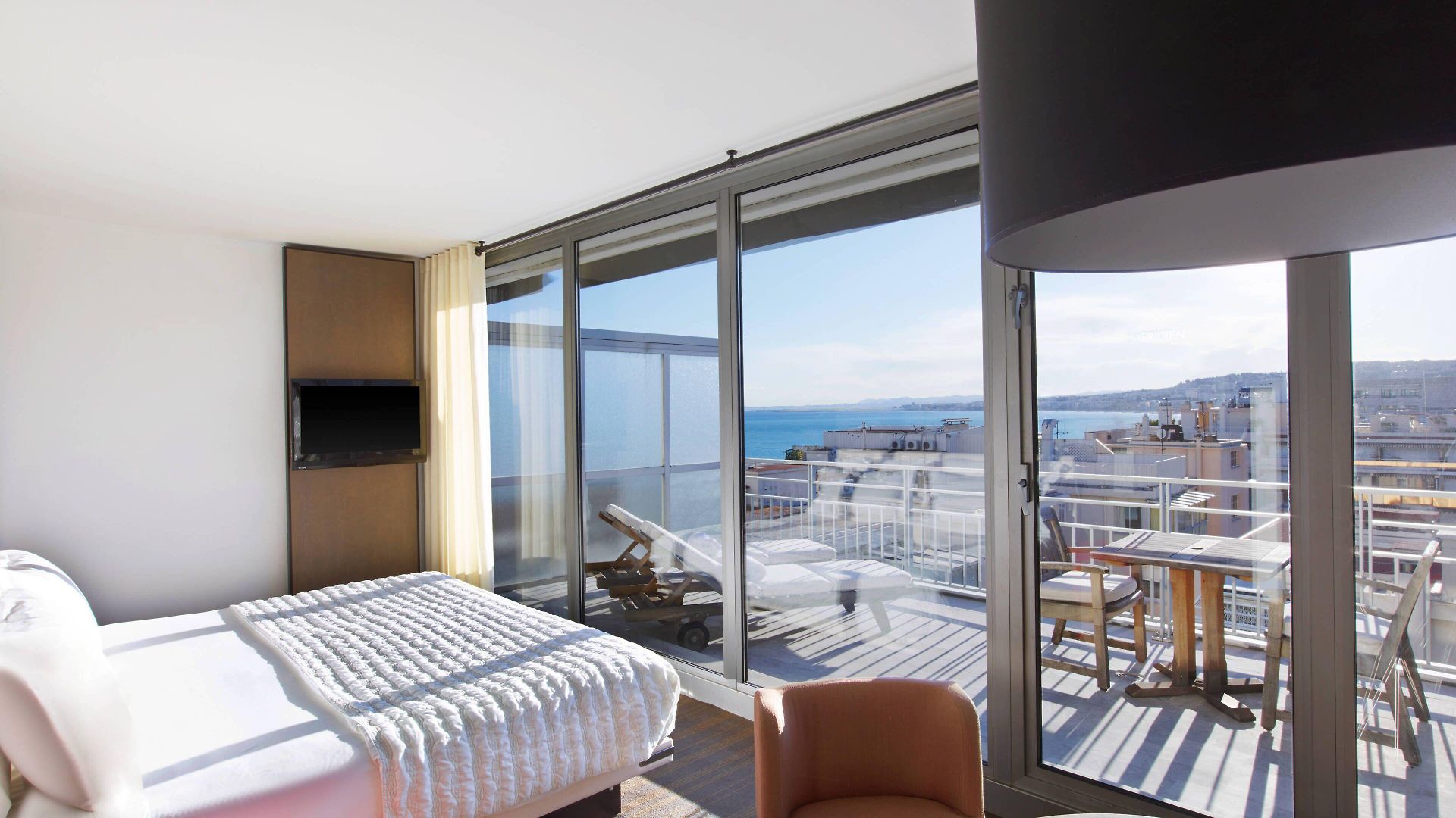 Le Meridien Hotel 4*
