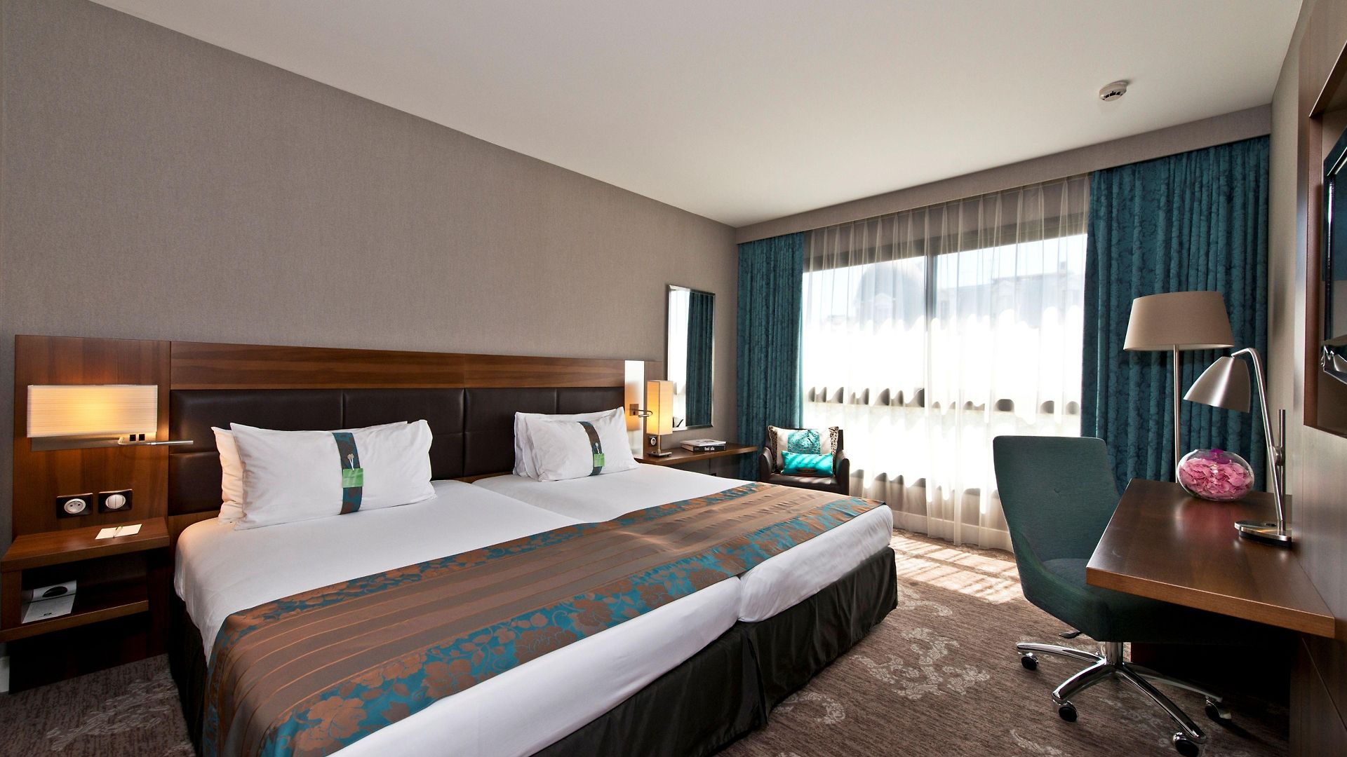 Hotel By Ihg