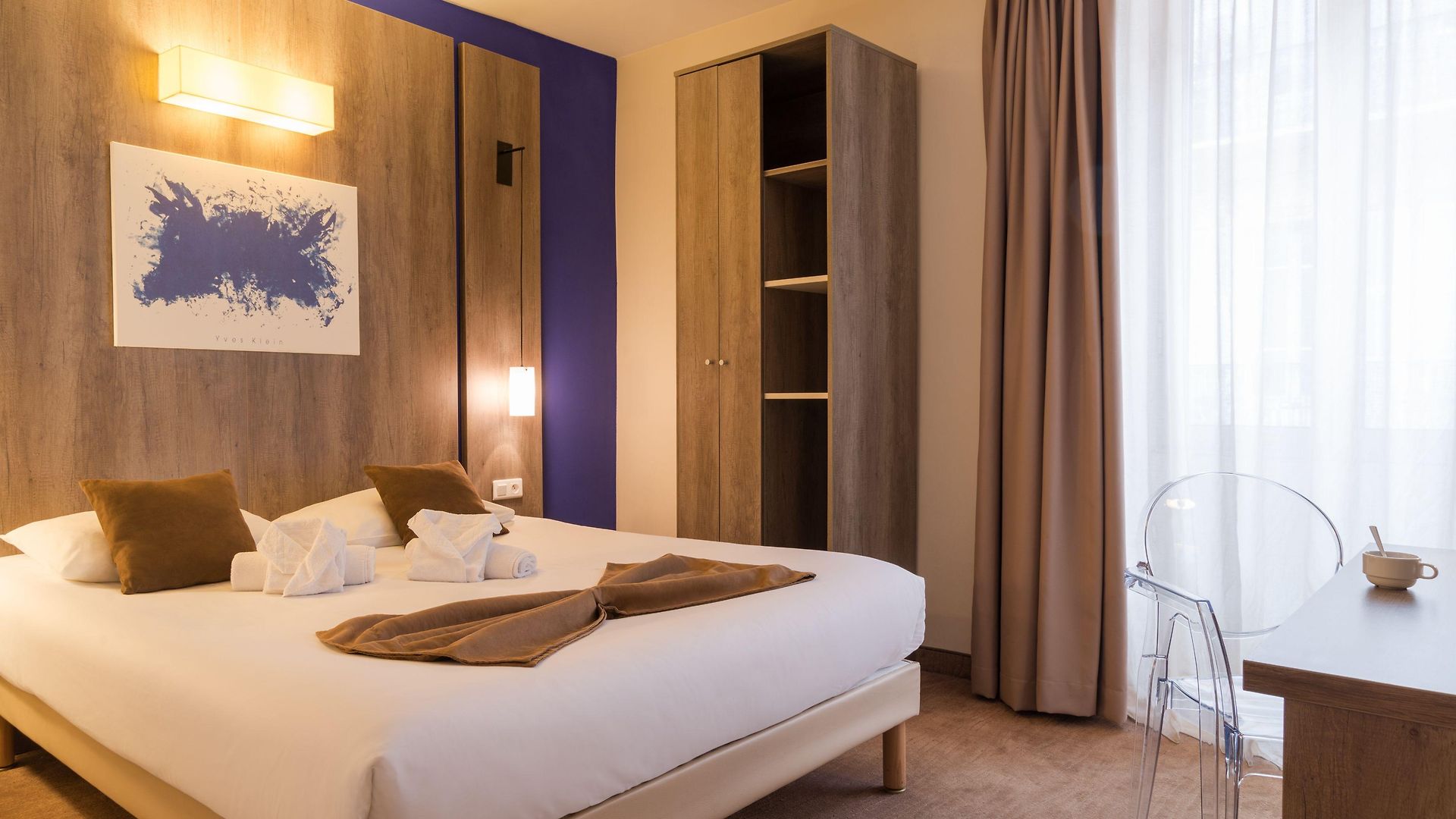 Le Seize, Centre Hotel