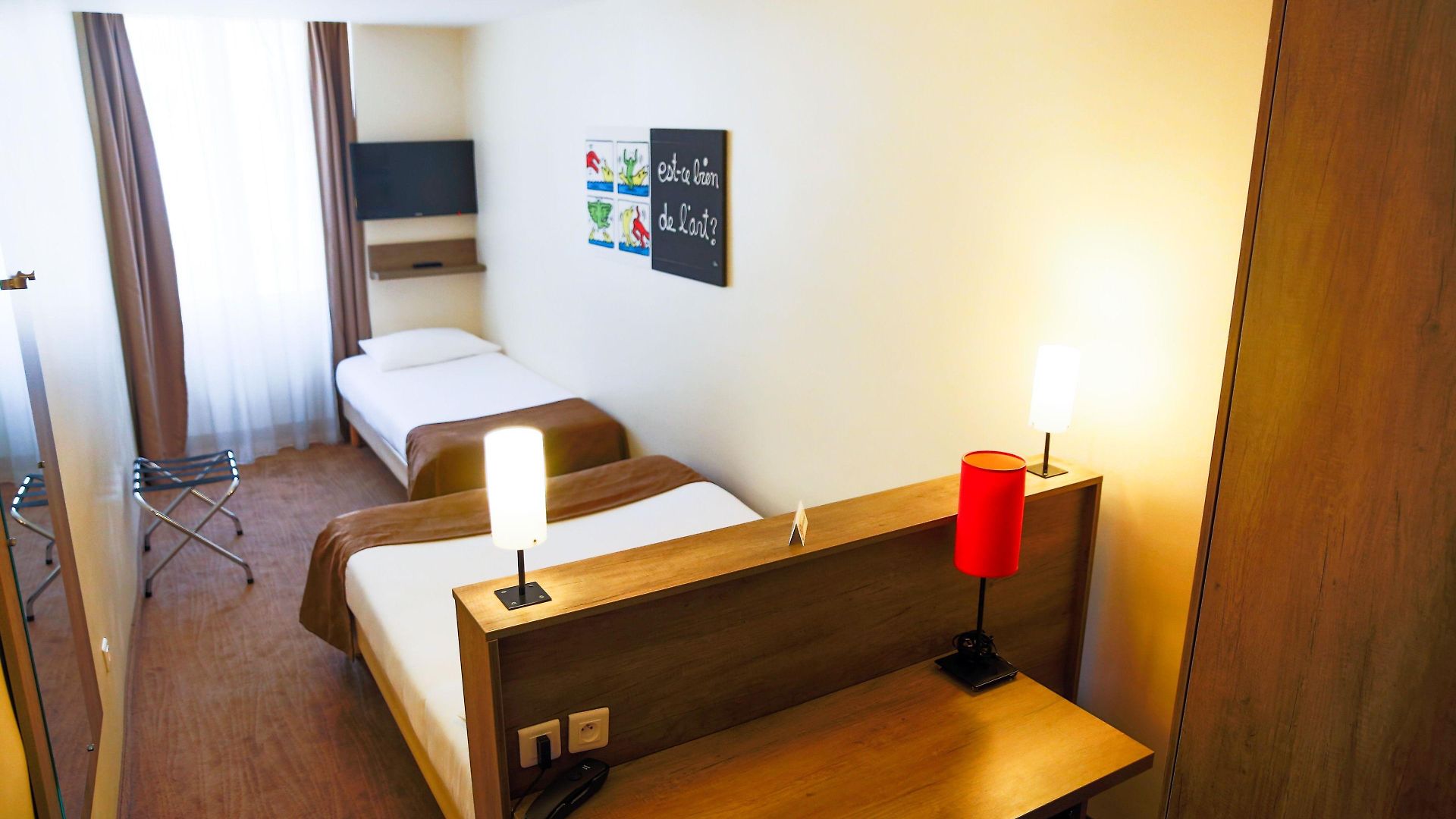 Le Seize, Centre Hotel