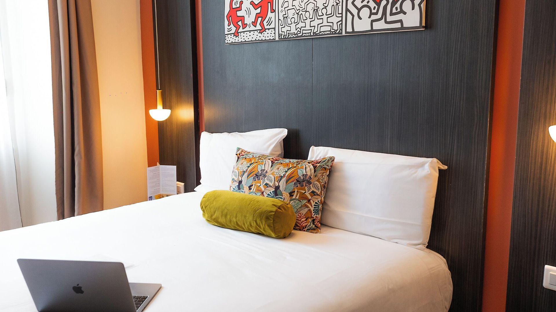 Le Seize, Centre Hotel