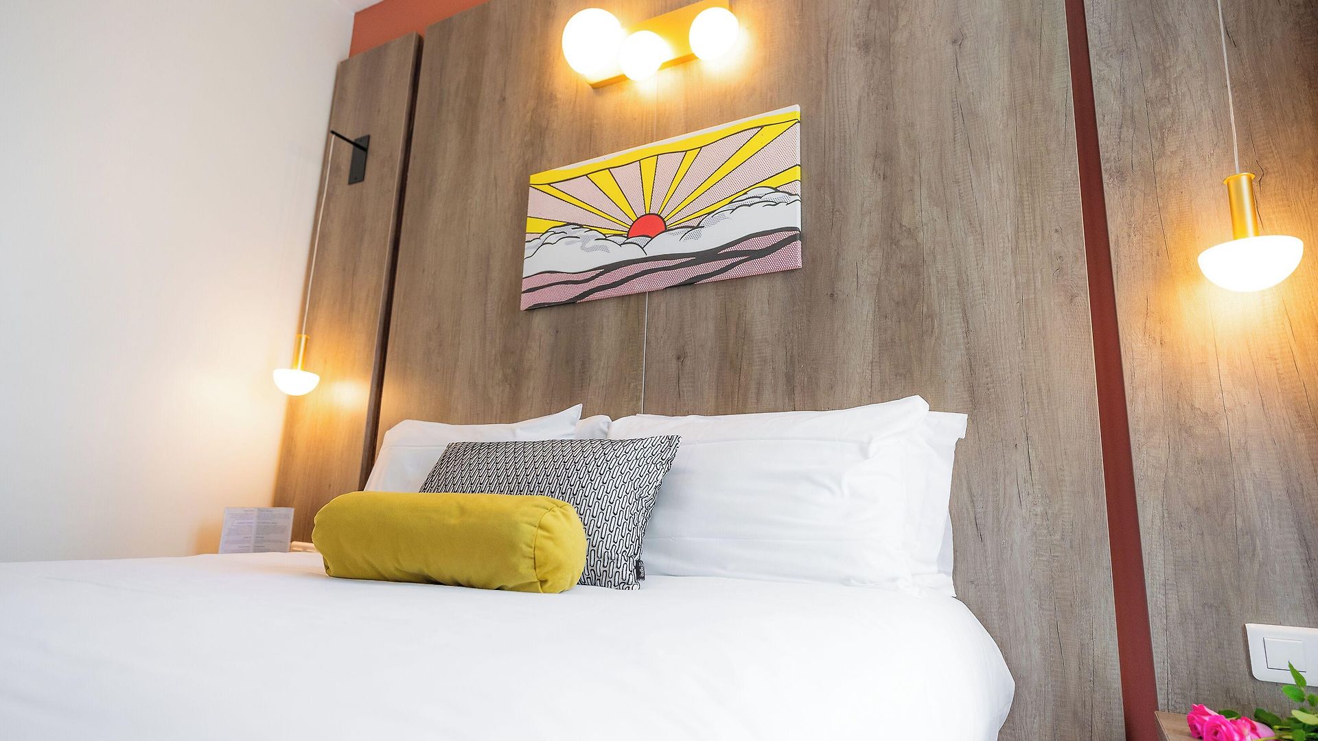 Le Seize, Centre Hotel