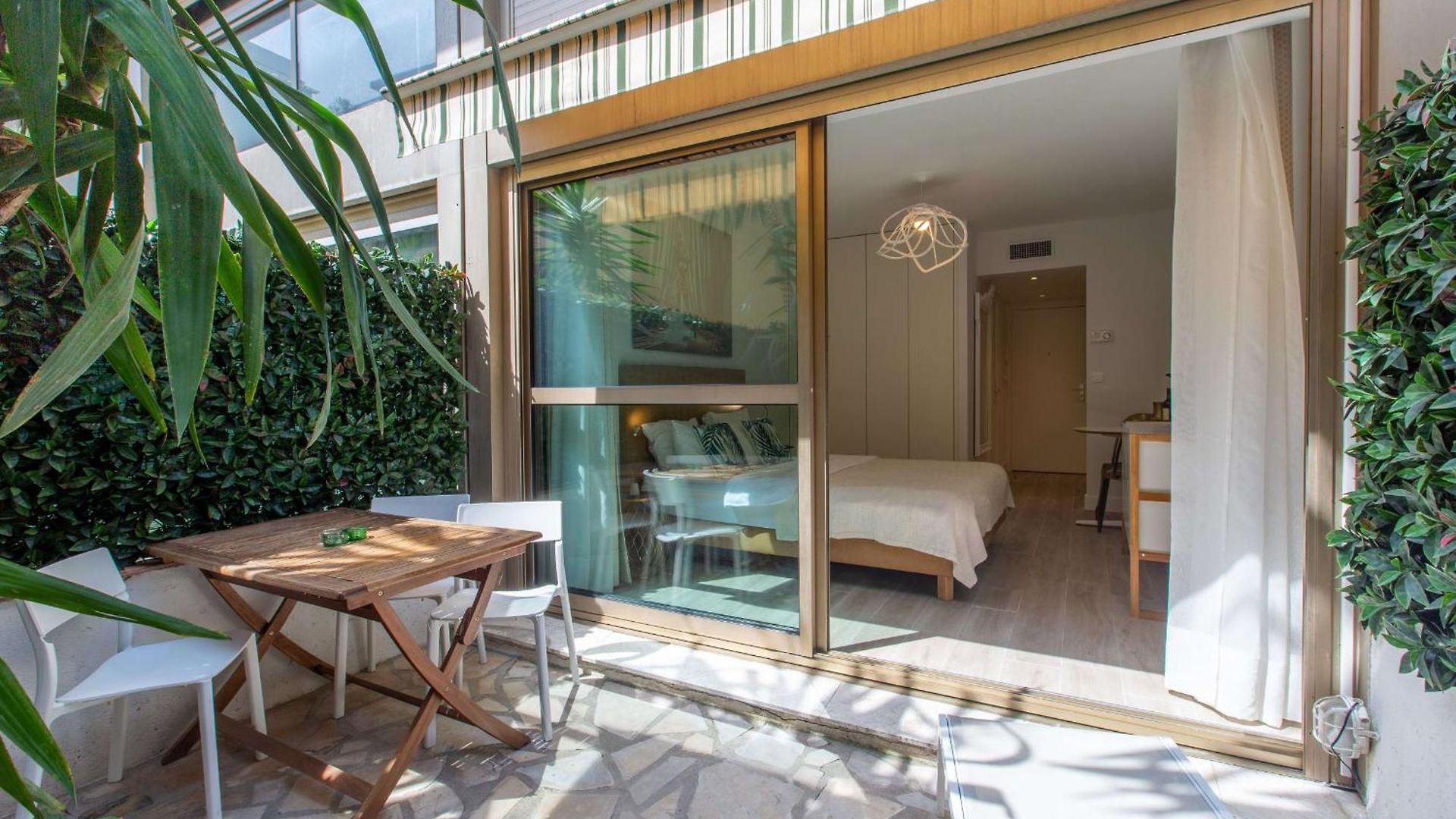 Centre Promenade Golden Square Terrace 1 Min Walk To The Beach Ac Apartment *