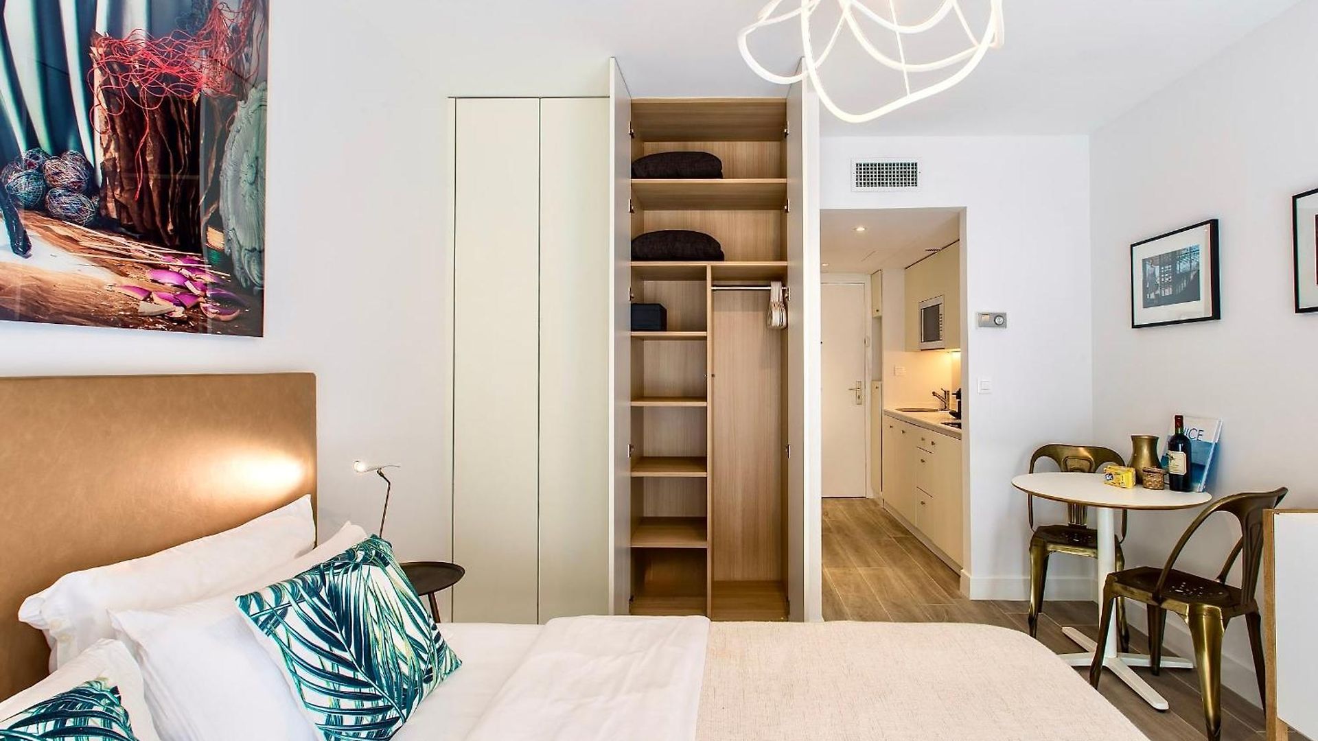 Centre Promenade Golden Square Terrace 1 Min Walk To The Beach Ac Apartment *