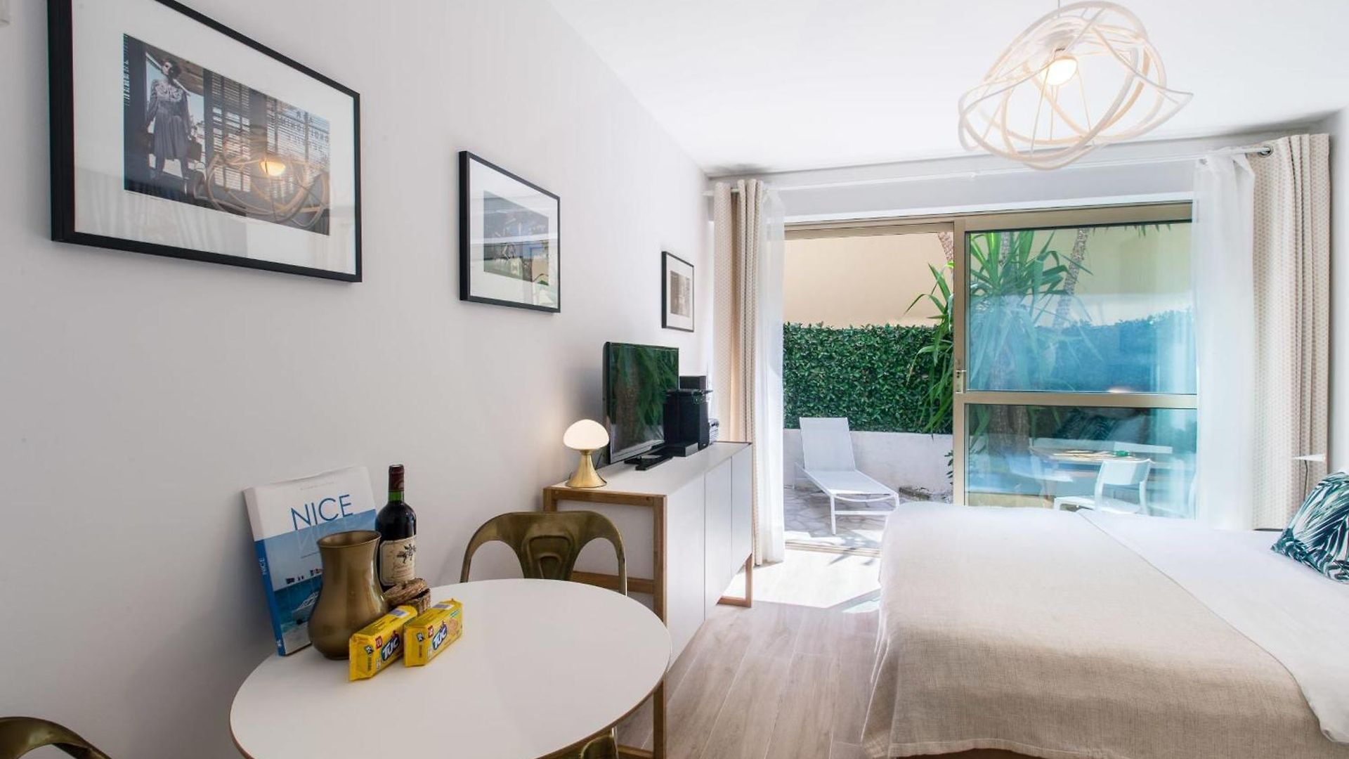 Centre Promenade Golden Square Terrace 1 Min Walk To The Beach Ac Apartment *