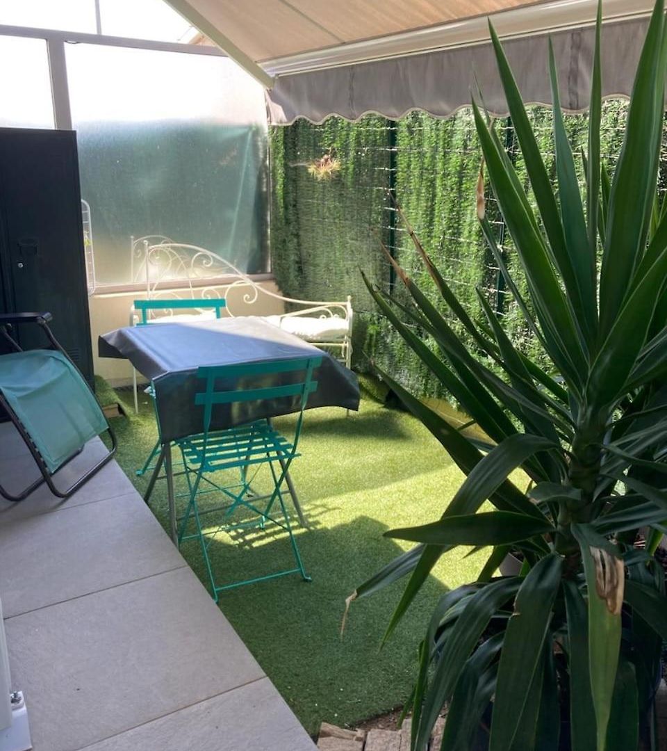 View Jolie Avec Jardin *