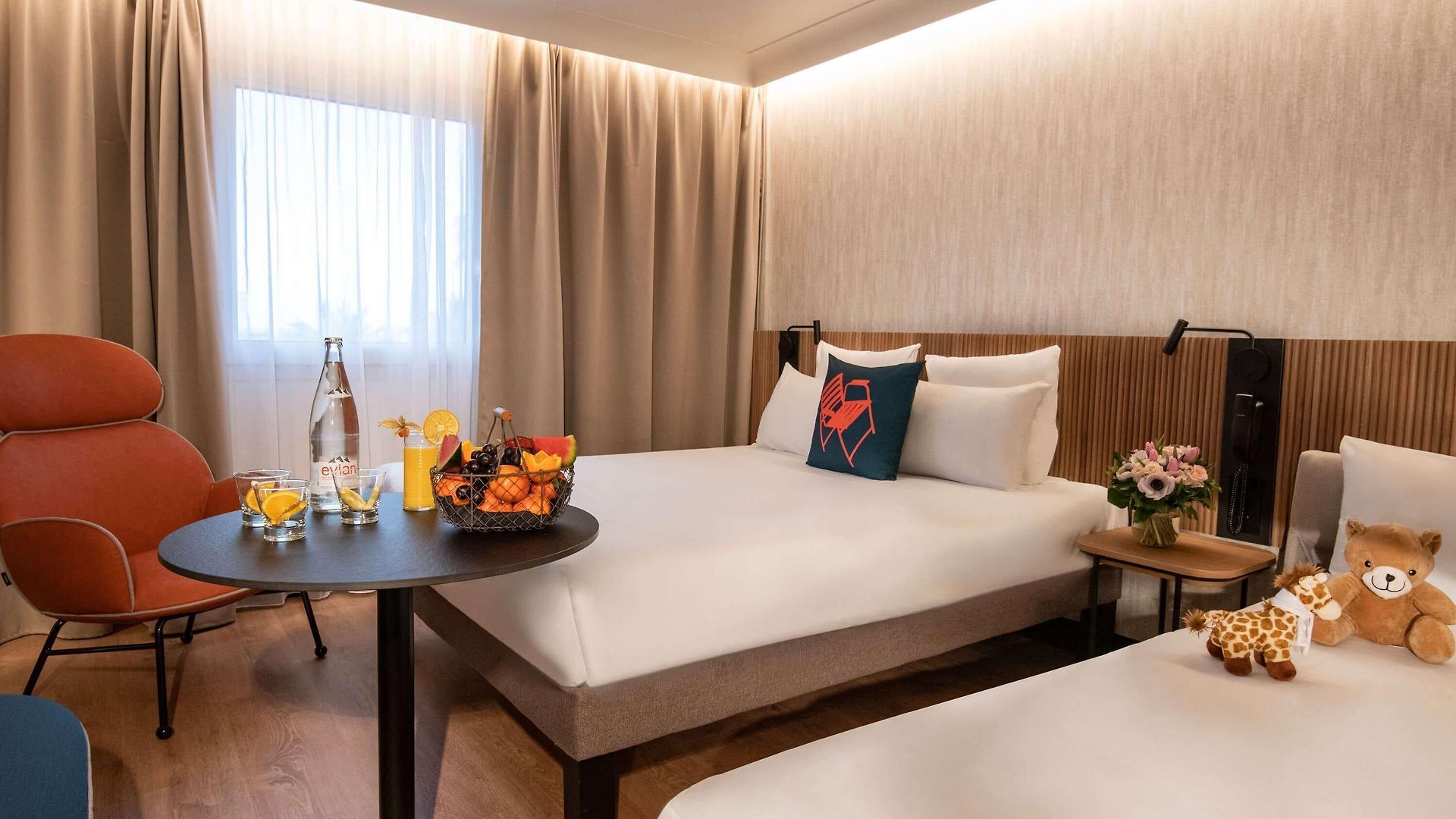 Novotel Arenas Aeroport 4*