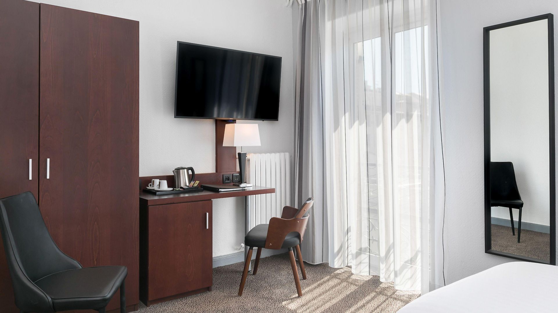 Hotel Western Brice Garden 4*