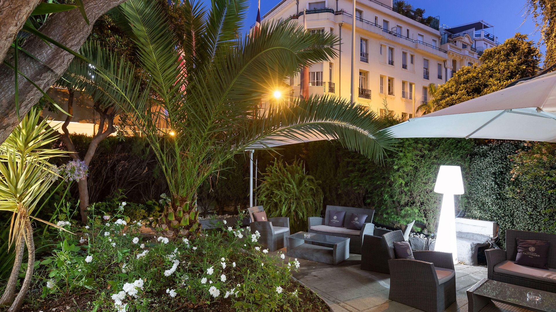 Hotel Western Brice Garden 4*