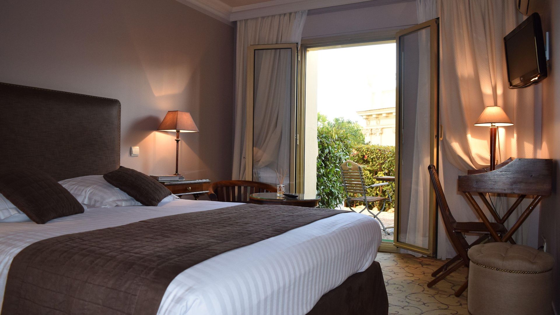 Petit Palais Hotel