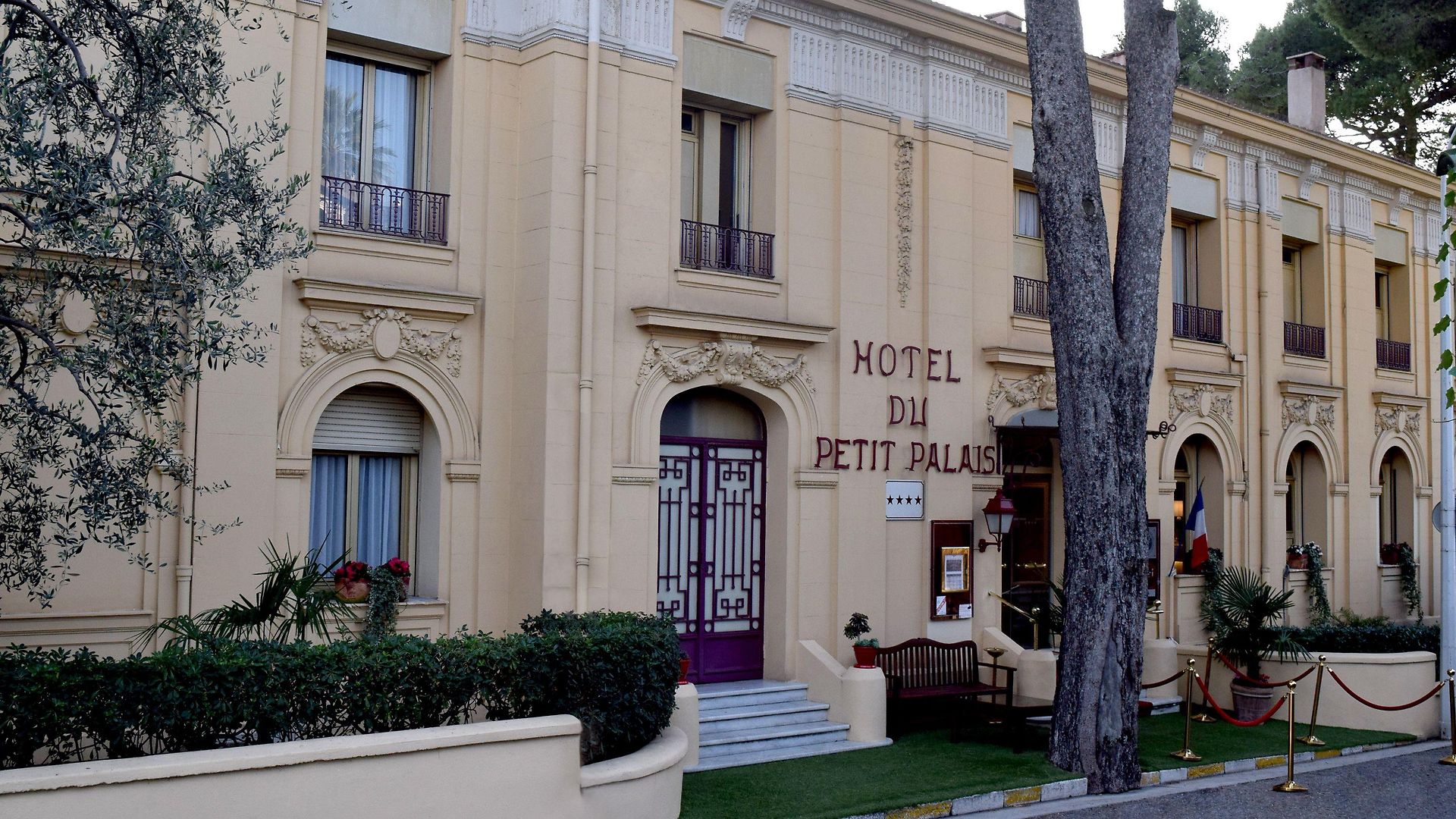 Petit Palais Hotel