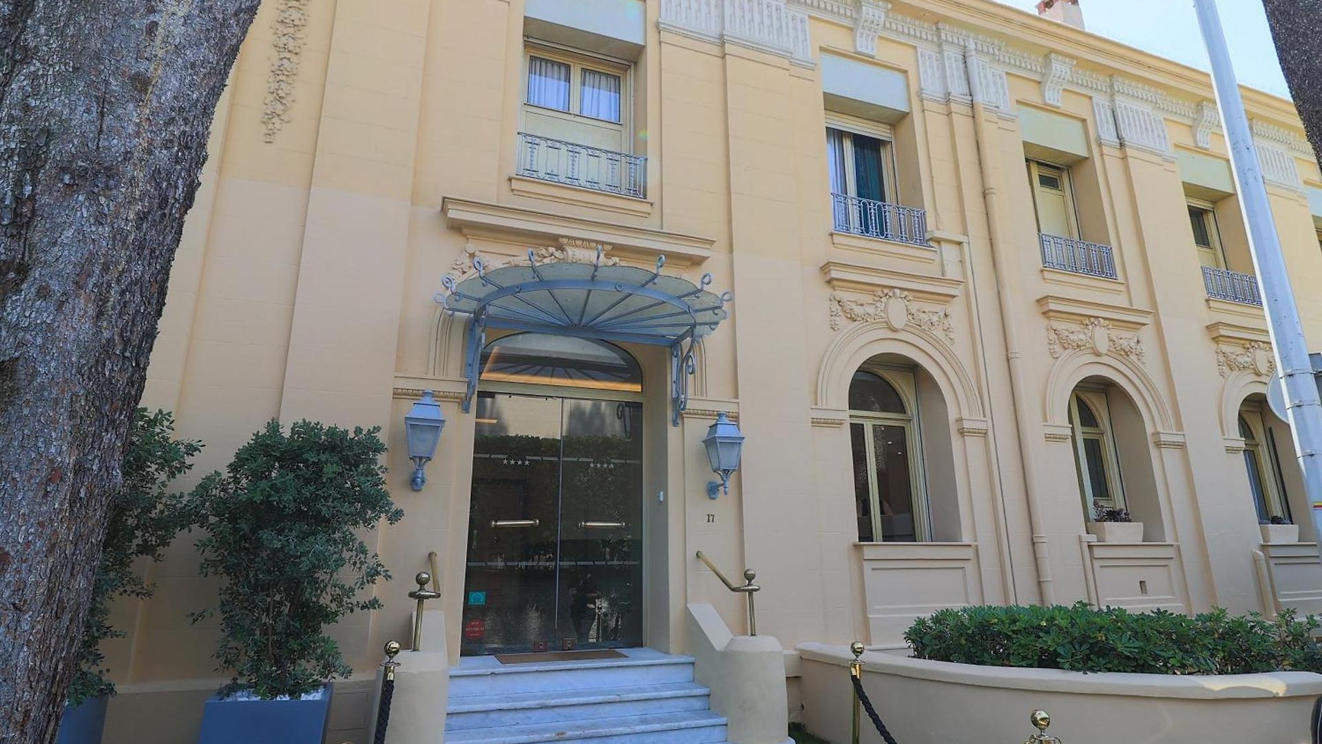 Petit Palais Hotel
