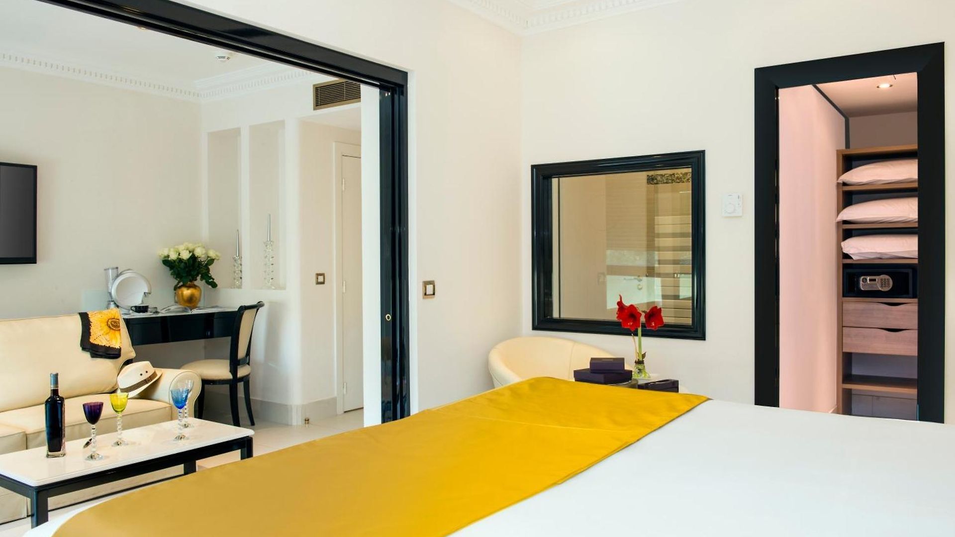 Aston La Scala Hotel 4*