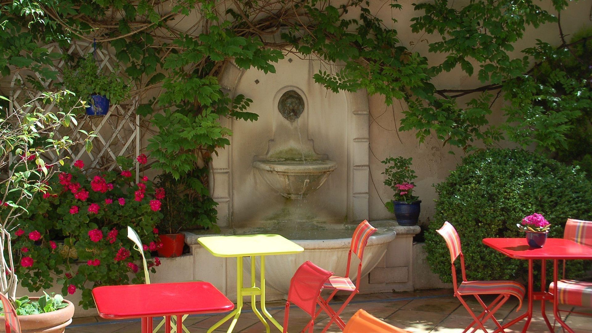 De La Fontaine Hotel
