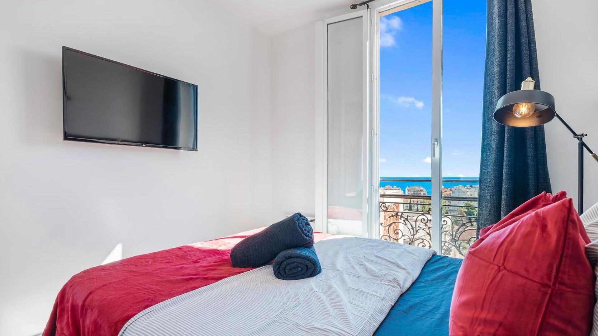 Apartment Renting - Cambrai - Luxurious Sea View Terrasse - King Bed - Parking - Ac - Fully Equipped Nice