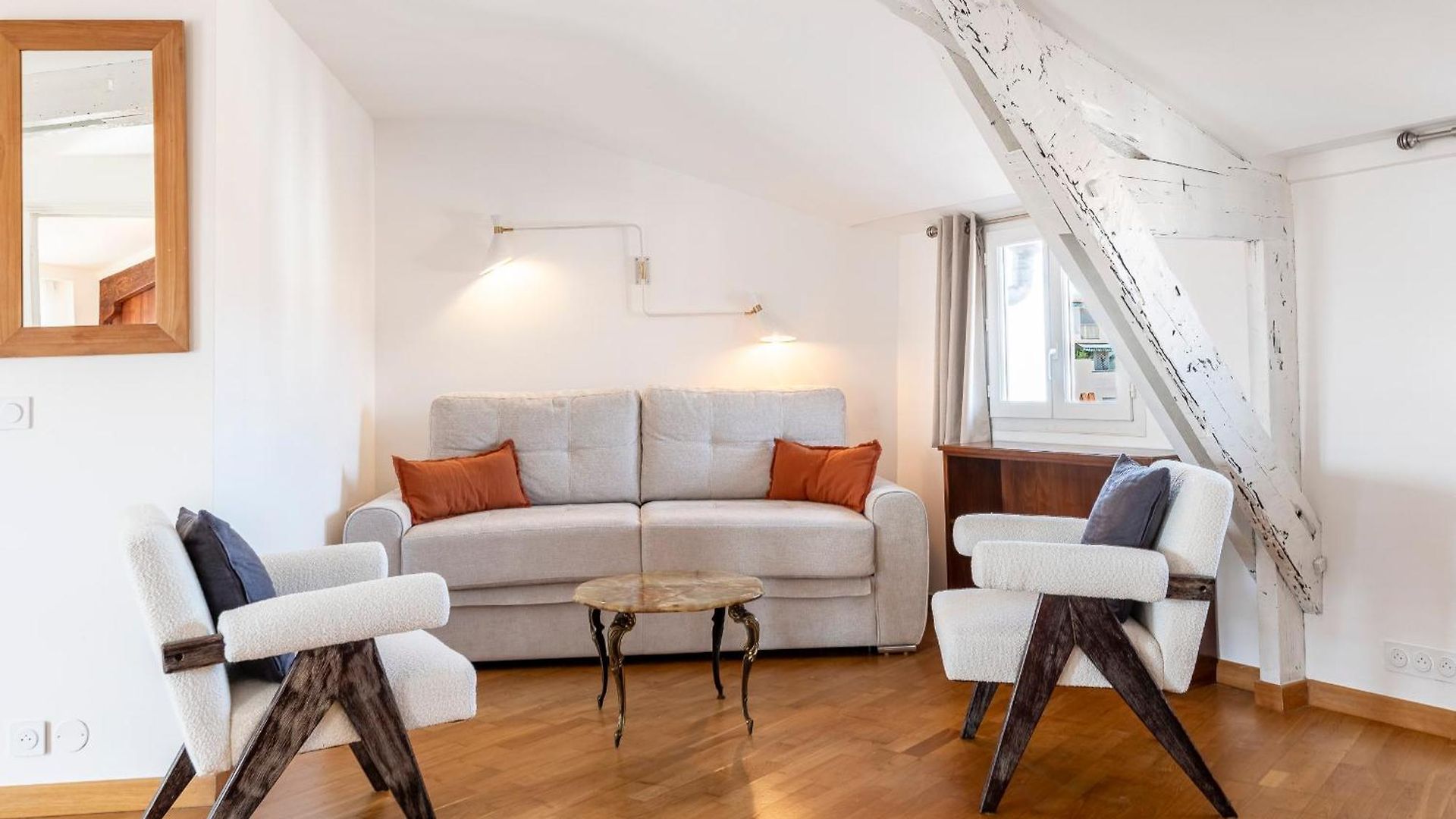 Charming Peaceful Haven In The Golden Square, Air-conditioned Appartement