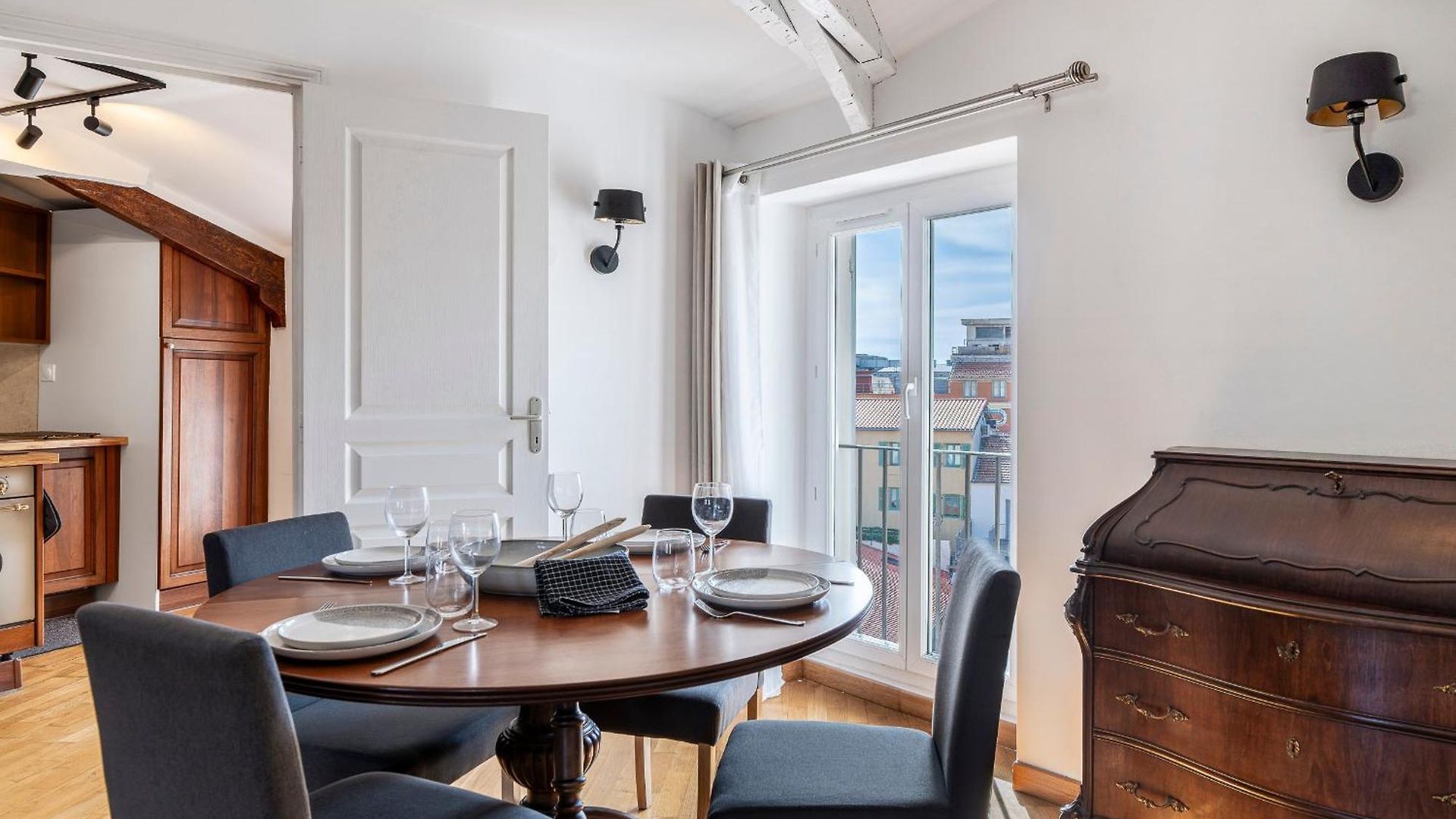Appartement Charming Peaceful Haven In The Golden Square, Air-conditioned *