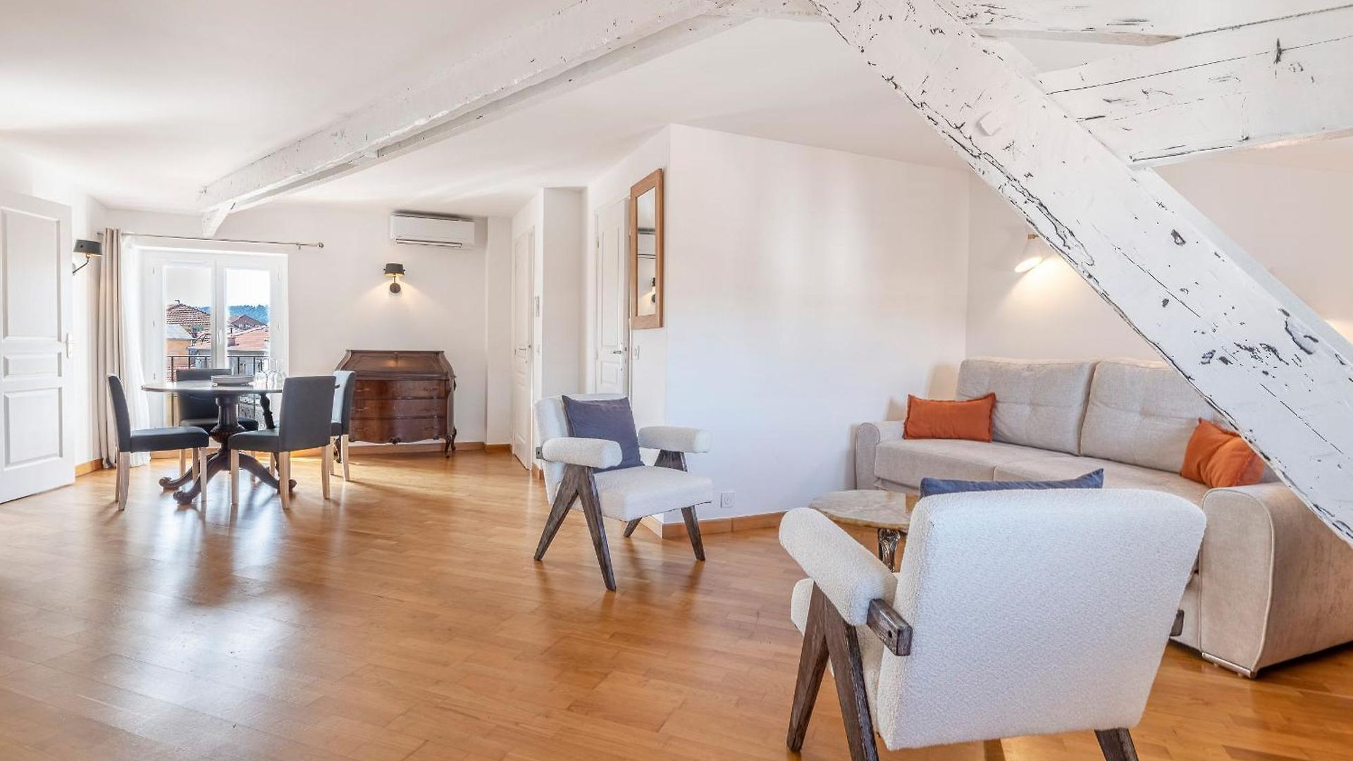 Charming Peaceful Haven In The Golden Square, Air-conditioned * Nice