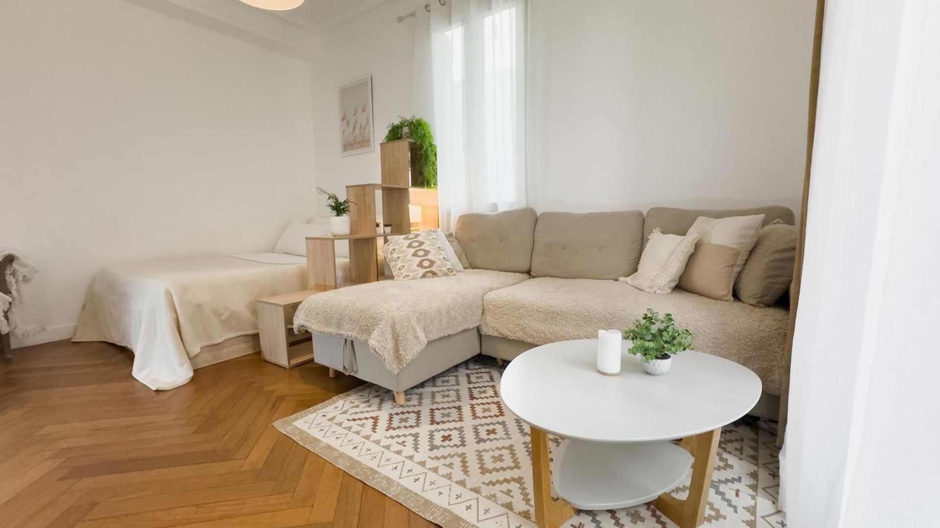 - Bright & Modern - Private Terrace - Aircon - Near Train & Appartement
