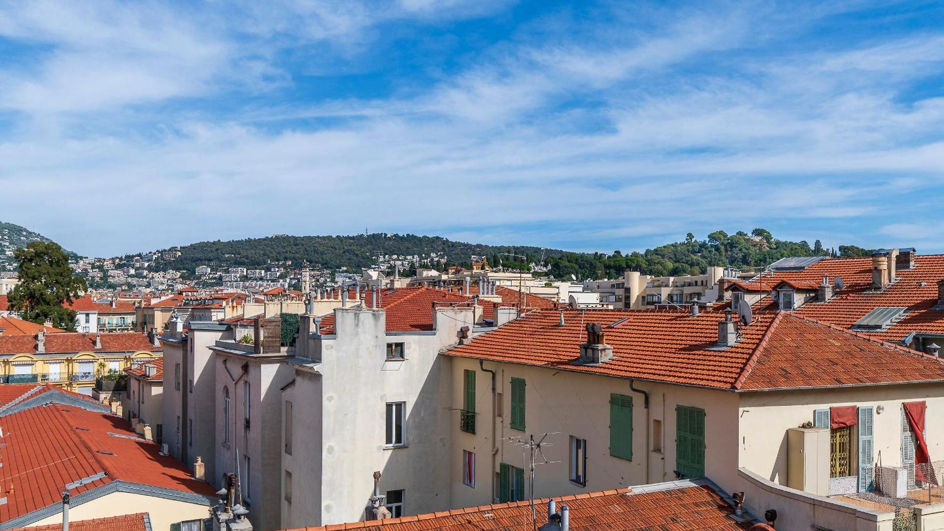 Charming Peaceful Haven In The Golden Square, Air-conditioned *