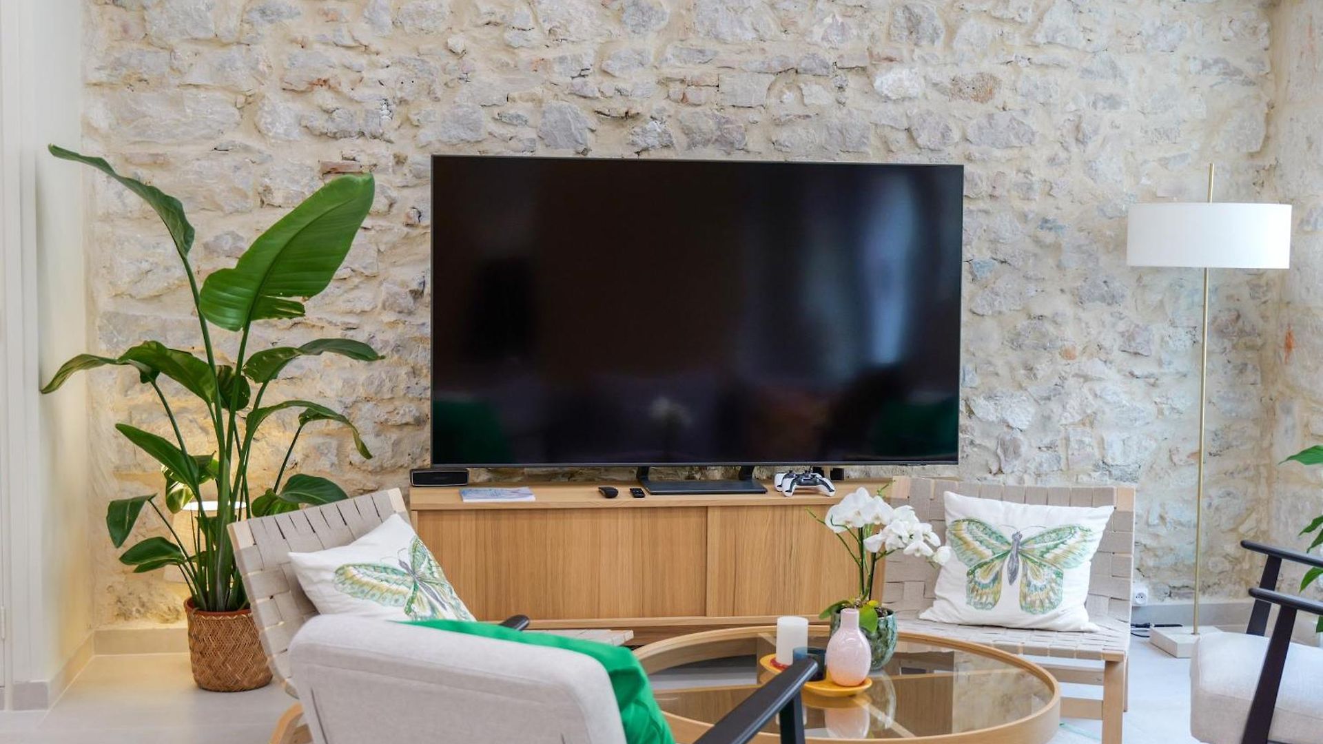 Extra Spacious Modern Hub Center Appartement *