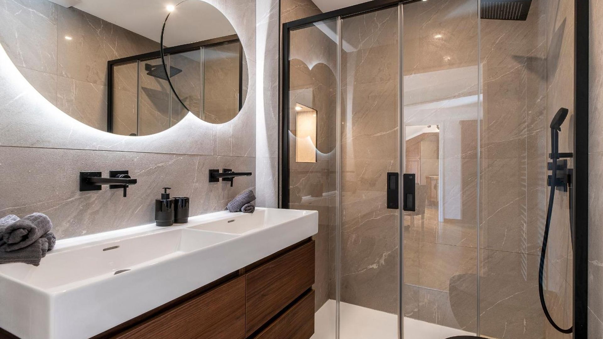 Charming Peaceful Haven In The Golden Square, Air-conditioned