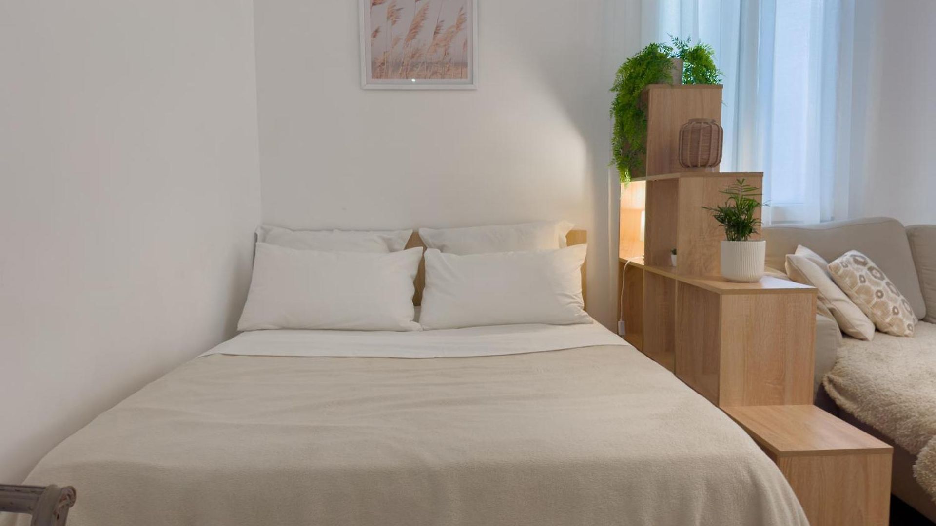- Bright & Modern - Private Terrace - Aircon - Near Train & Nice